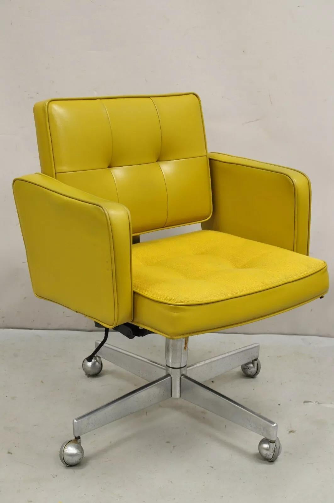 Vintage Shaw Walker Mid Century Modern Mustard Yellow Vinyl Rolling Office Desk Chair. Circa Late 20th Century. Measurements: 32