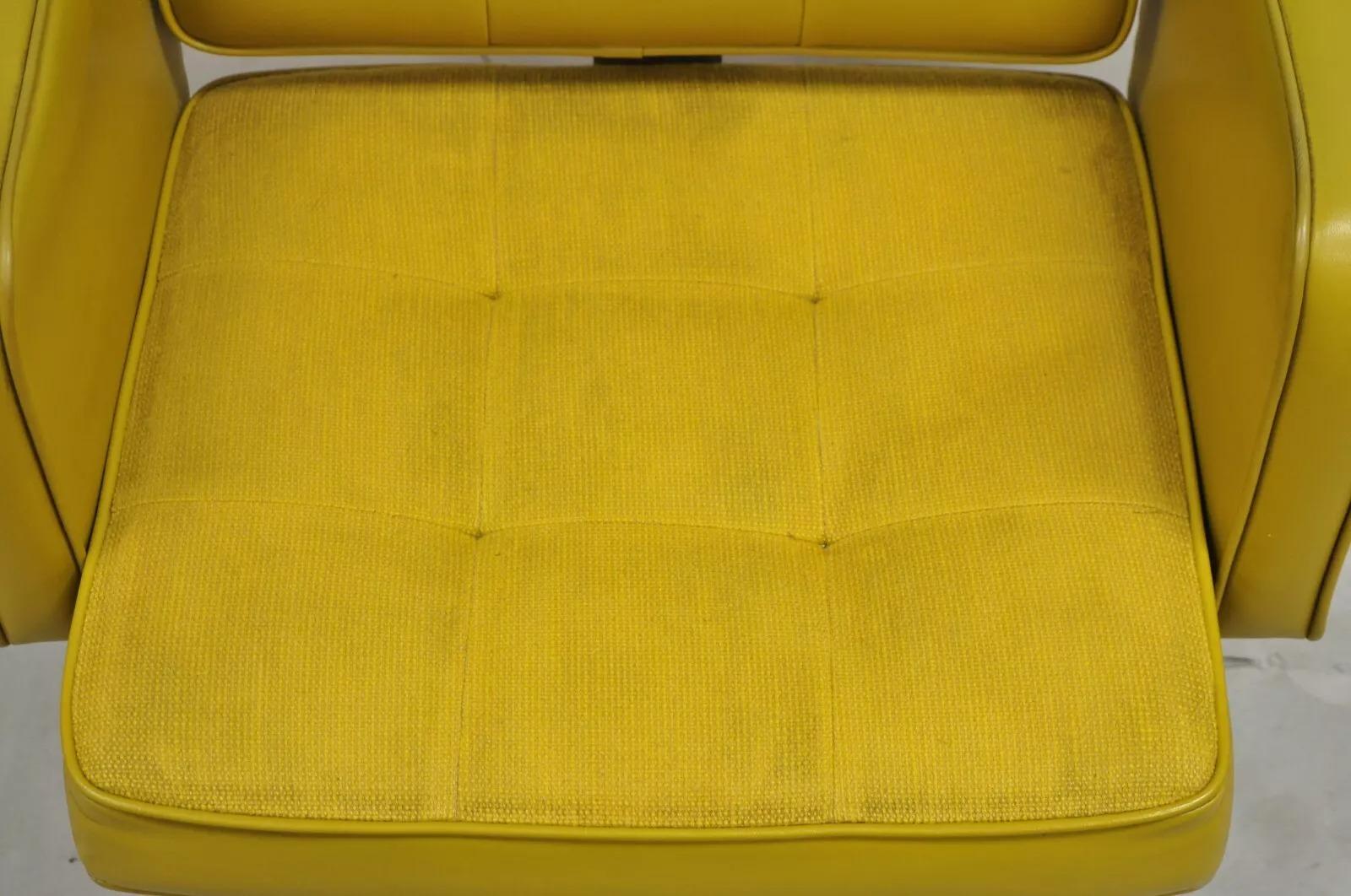 Shaw Walker Mid Century Modern Mustard Yellow Vinyl Swivel Office Desk Chair In Good Condition For Sale In Philadelphia, PA