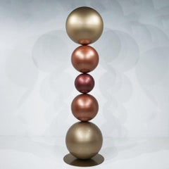 Sculpture abstraite Infinite Caramel 56" x 12" x 12" in par Shawn Kolodny