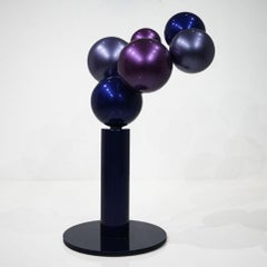 Abstrakte Skulptur „Lavender Drizzle“ 54" x 30" x 30" in von Shawn Kolodny