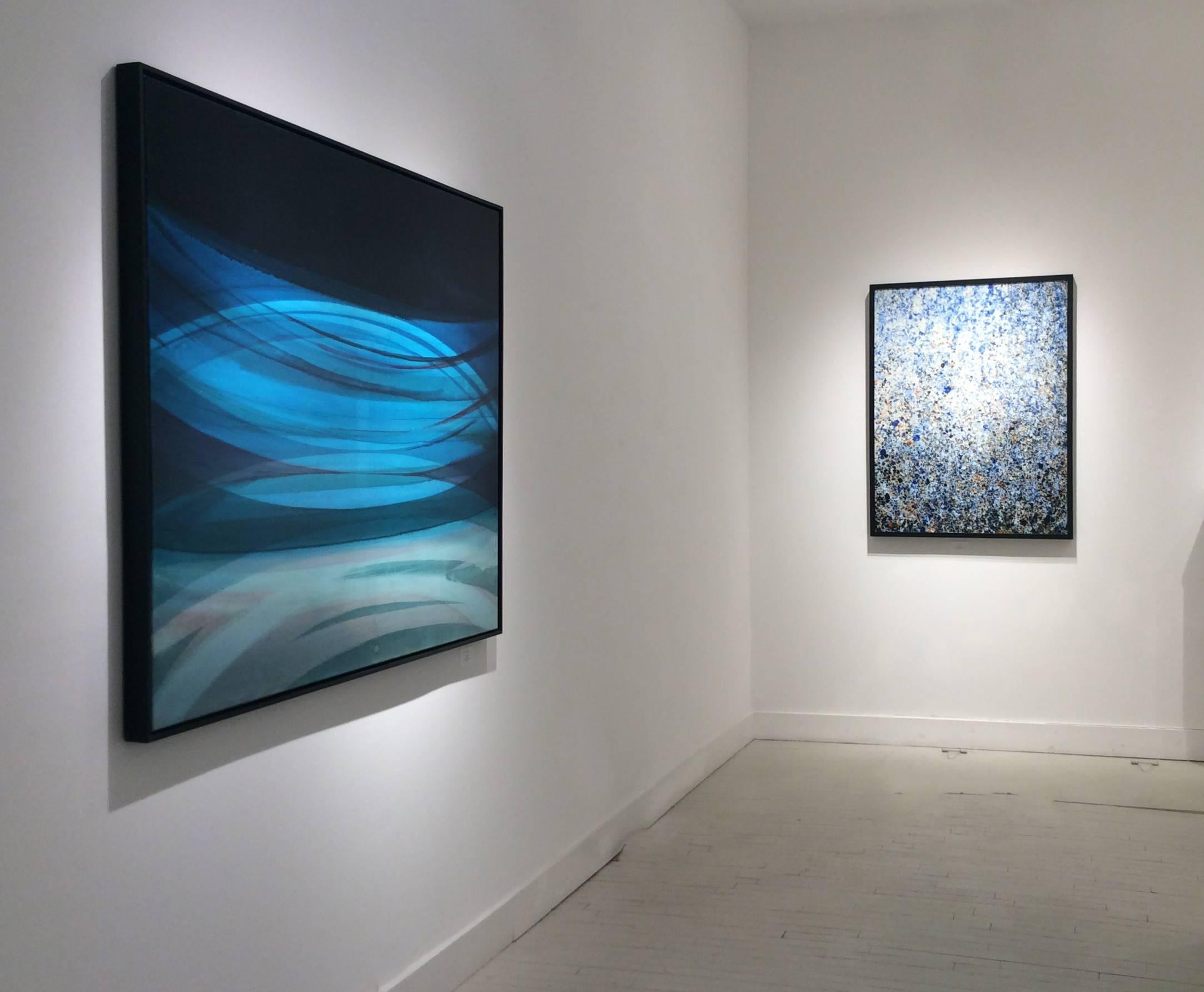 Vortices (peinture de champ de couleurs abstraite minimaliste en aquarelle, bleu foncé et noir) en vente 3