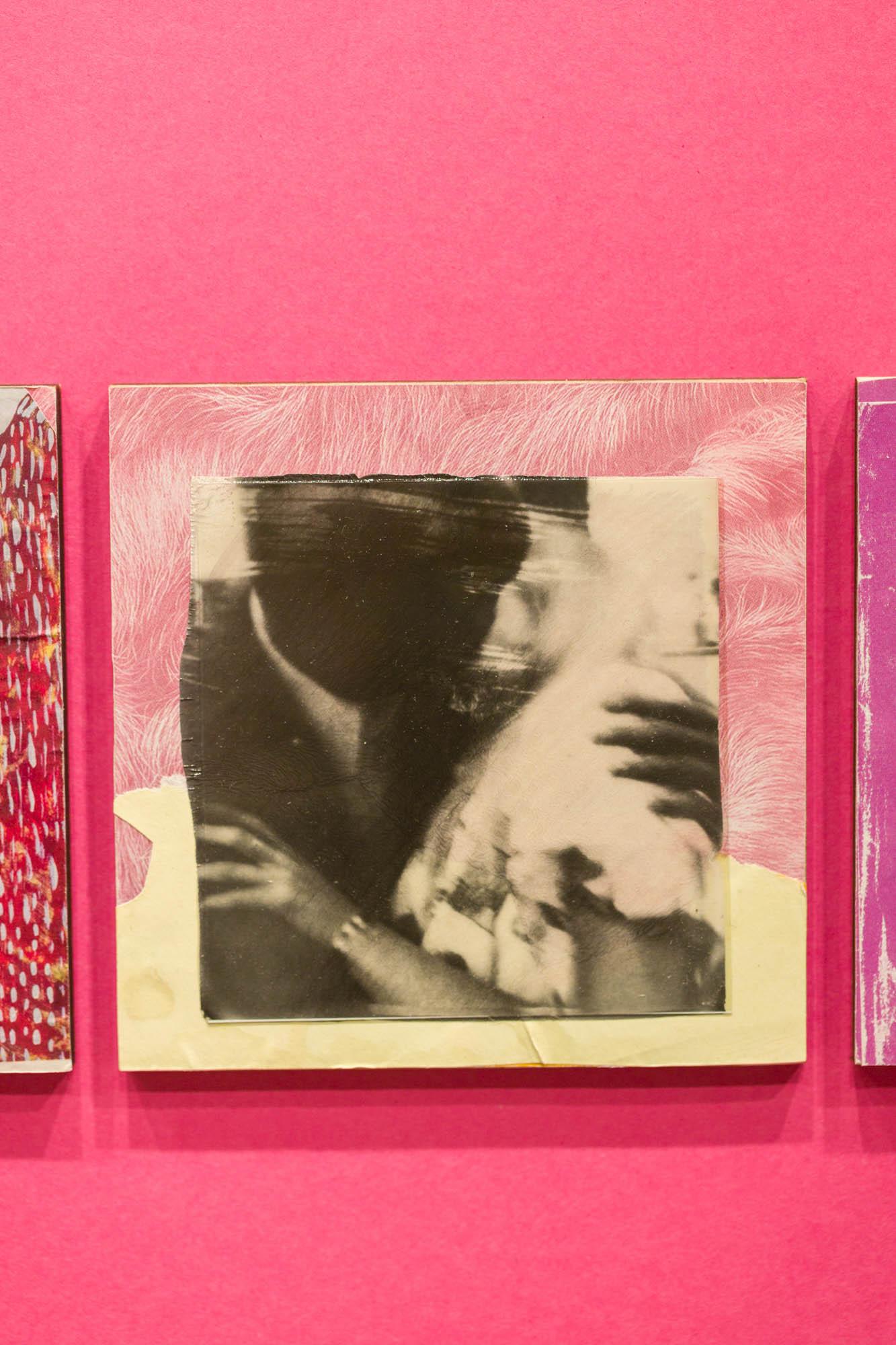 „Love is Gonna Getcha“ Assemblage aus gefundenen Fotos, Polaroid-Gelenk auf lackiertem Holz (Rot), Figurative Photograph, von Shawn Theodore
