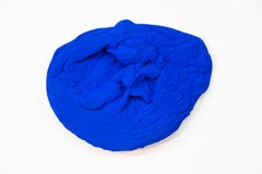 Blue Matter 1 - sculpture murale mate, bleue, texturée, abstraite et technique mixte