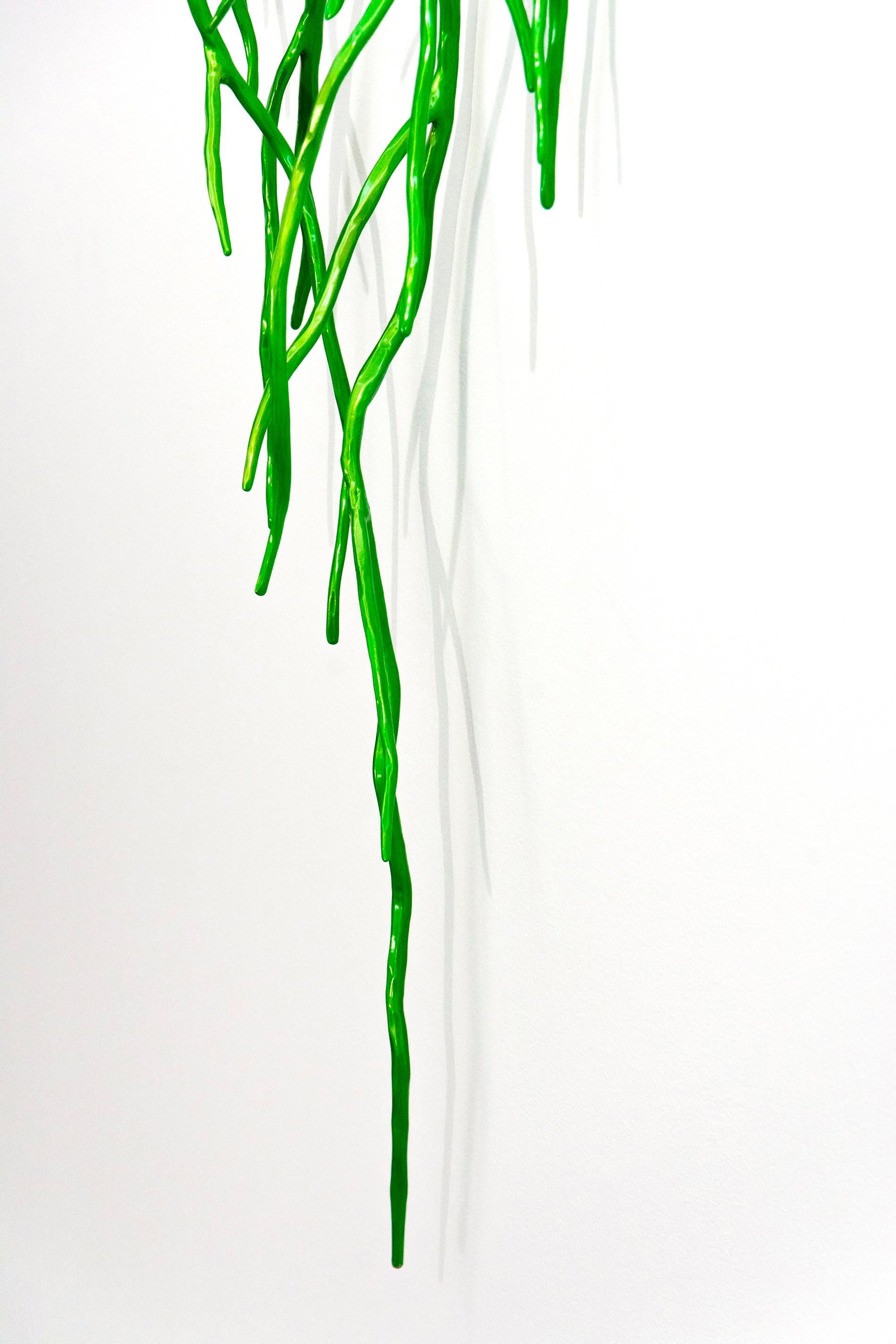 Bough Laden mit Candy Apple Green – helle, abstrakte Wandskulptur aus Stahl (Grau), Figurative Sculpture, von Shayne Dark