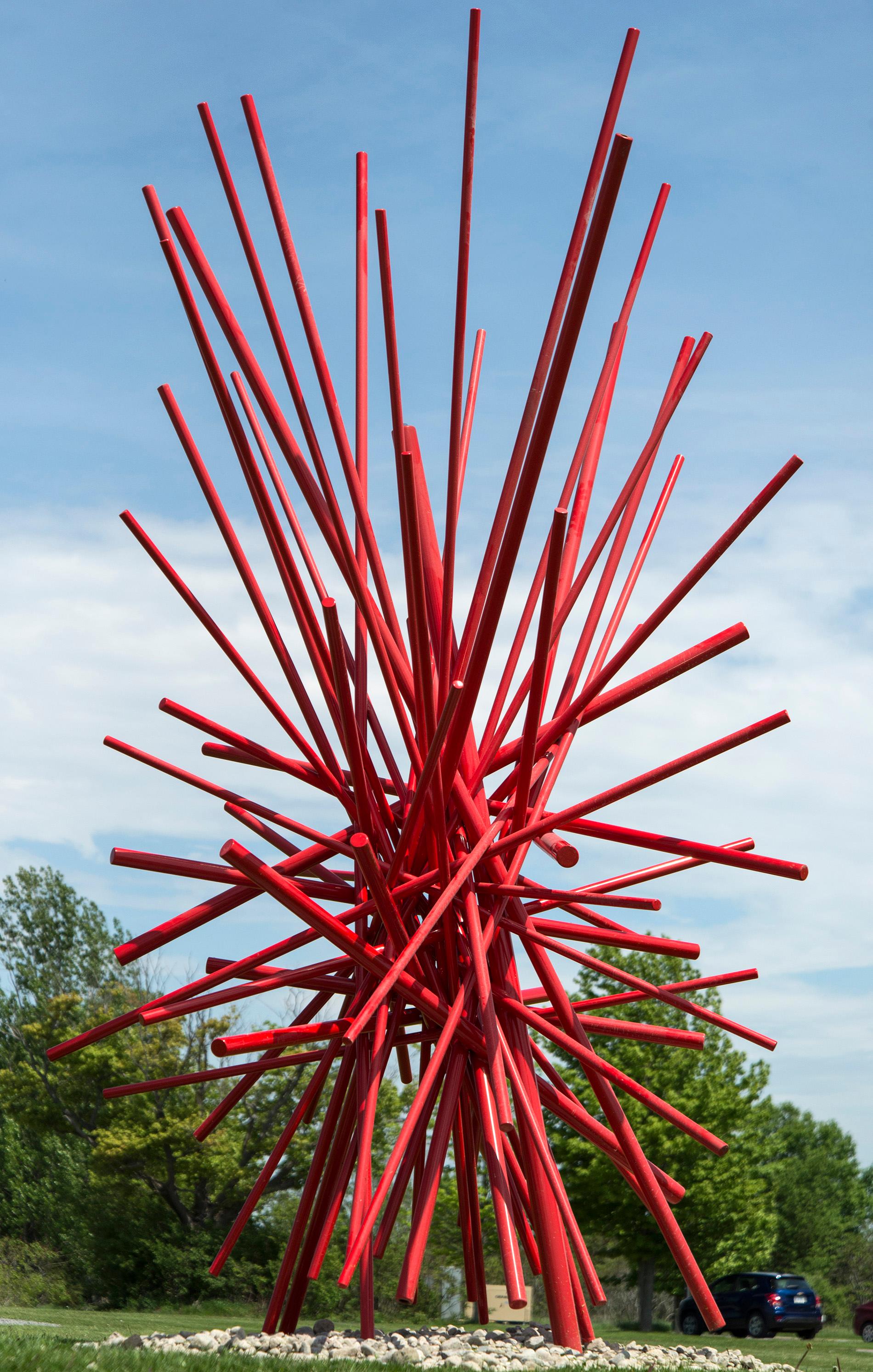 Full Tilt Red Series II – hohe, geometrische, abstrakte Skulptur aus beschichtetem Stahl im Angebot 1