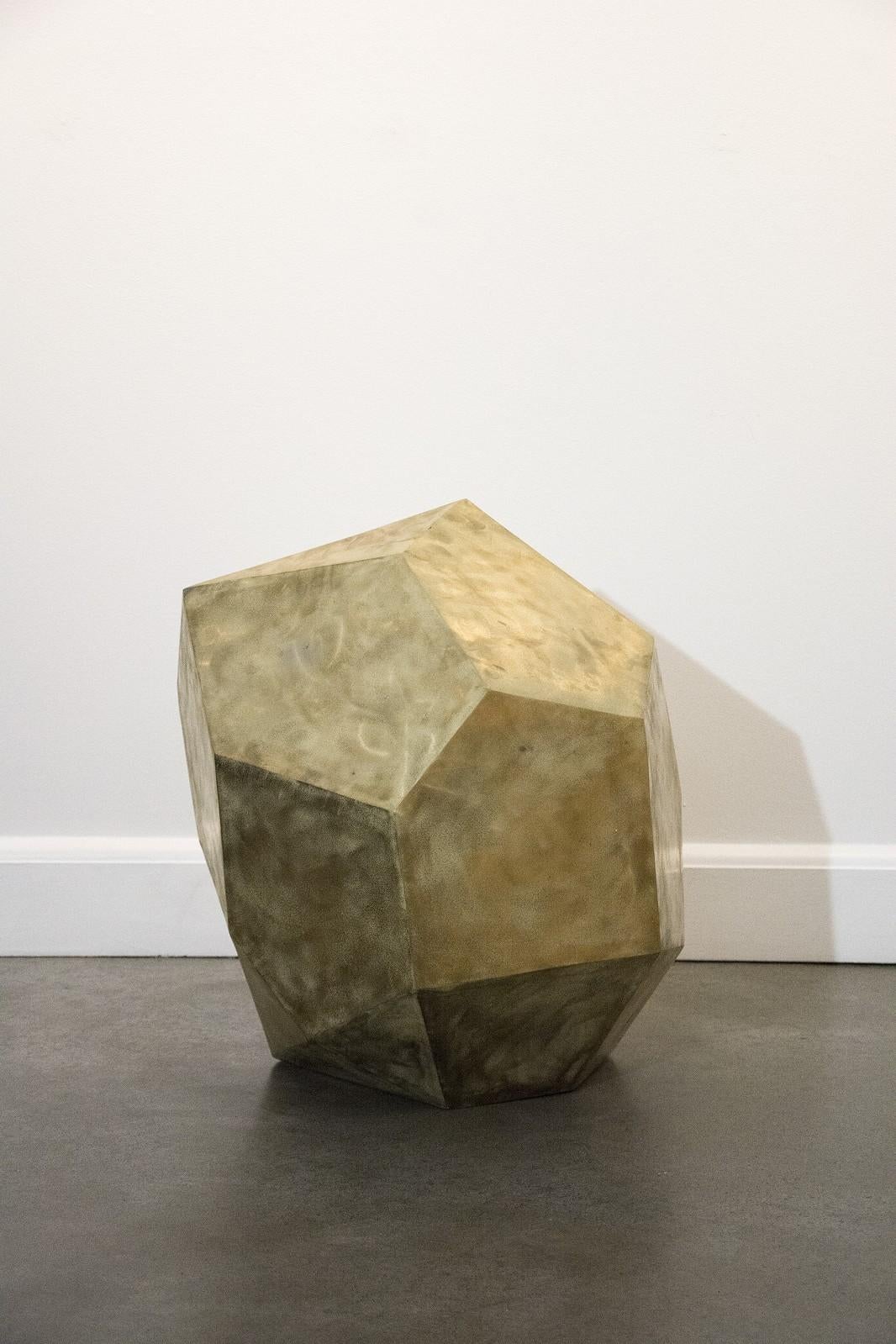 Glacial Series Tropfenstein – polygonale, abstrakte, Stahl- und Bronzeskulptur für den Innenraum – Sculpture von Shayne Dark