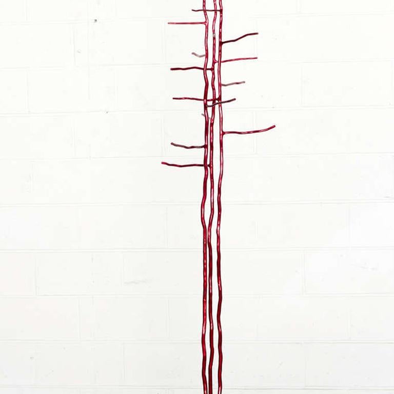 Dreiklang - Rot (Grau), Abstract Sculpture, von Shayne Dark