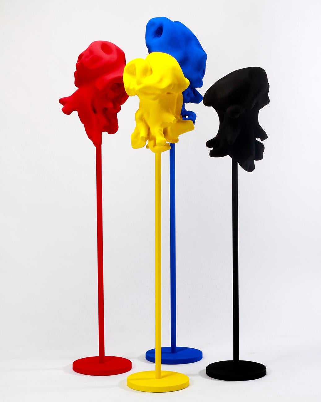 Windfall - verspielt, rot, blau, gelb, schwarz, bemalt, Holz, stehende Skulpturen – Sculpture von Shayne Dark