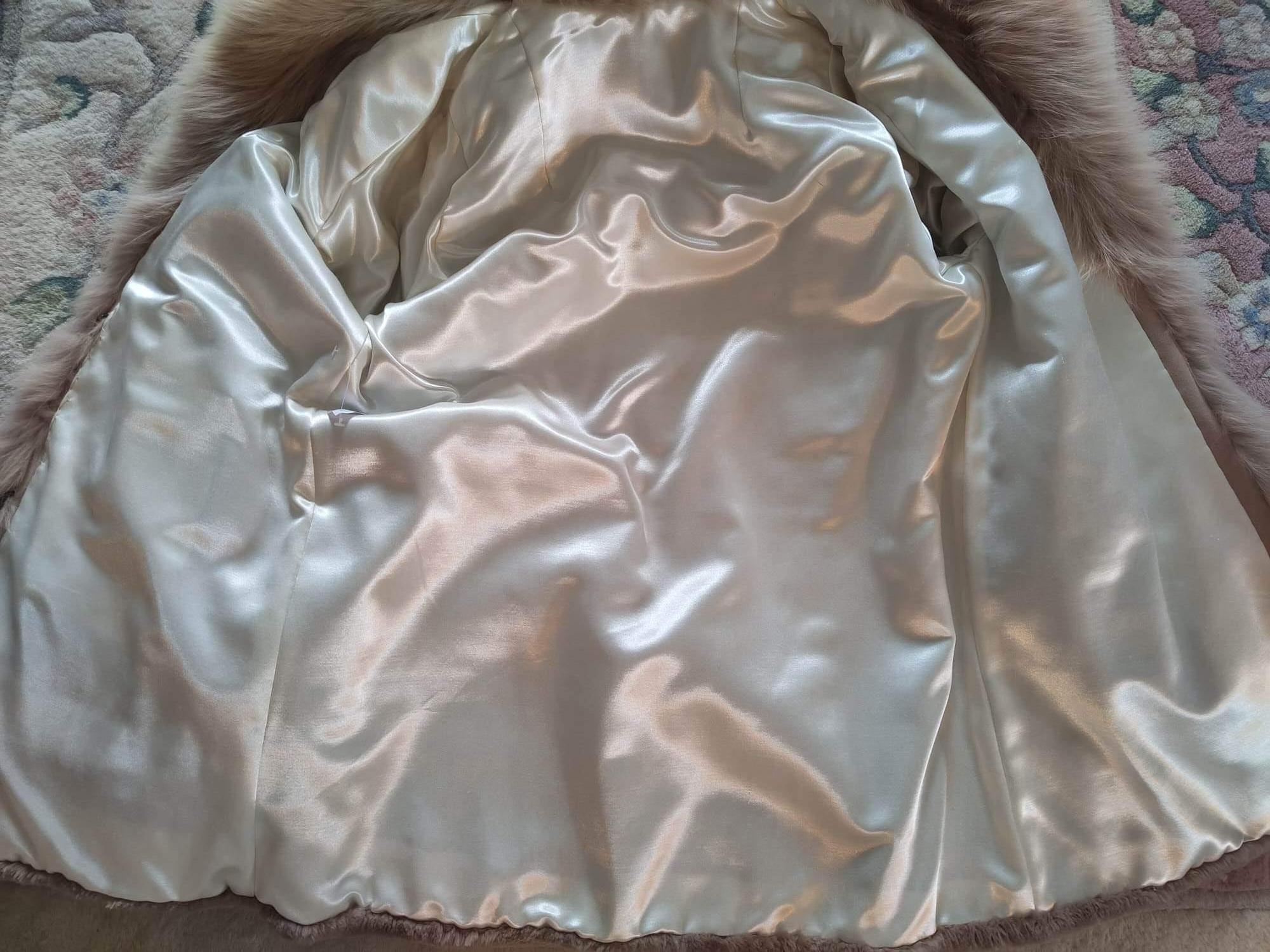 Mantel aus geschorenem Biberpelz mit Pelzbesatz (Größe 8-M) im Angebot 8
