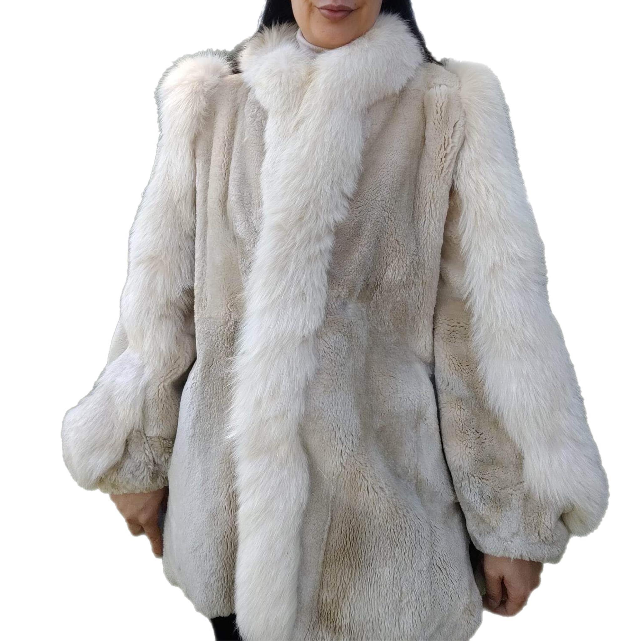 PRODUCT DESCRIPTION:

Sheared Beaver Fur Coat with Fur Trim (Size 8-M)

Condition: good 

Closure: Hooks & Eyes

Color: Cream, beige

Material: Sheared Beaver

Garment type: short jacket

Sleeves: Dolman with bracelet cuff

Pockets: Two side