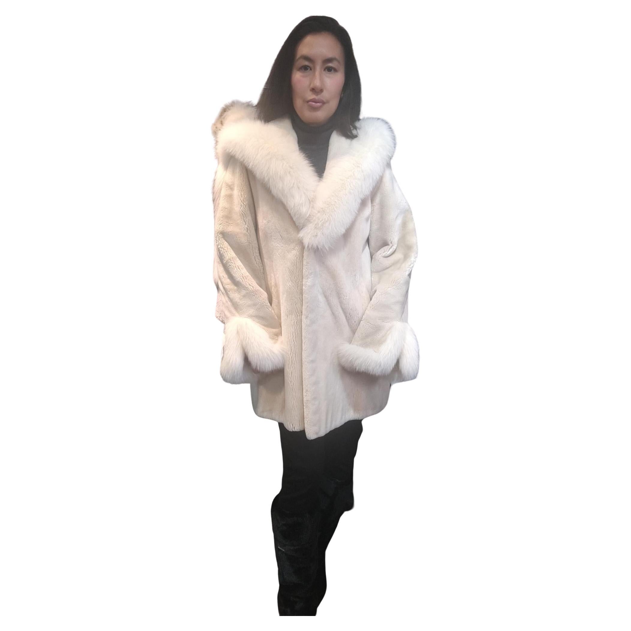 Sheared Beaver Fur Coat with Fur Trim (Size 12-M) For Sale