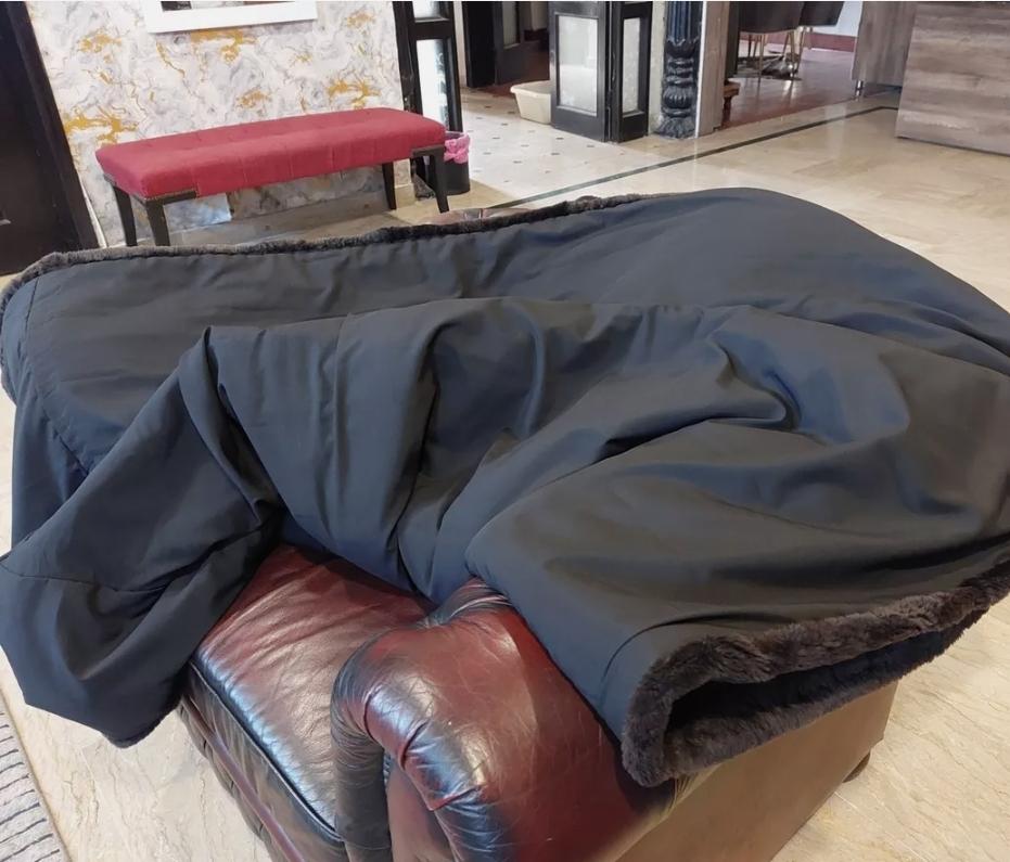 Couverture King Size en castor tondu Neuf - En vente à Hudson, NY