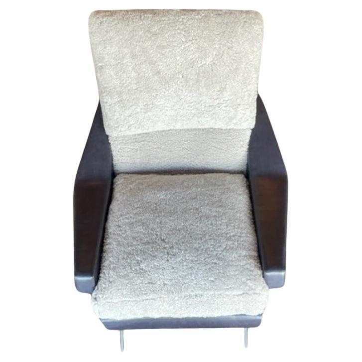 Mid-Century Modern MLB Trousdale Armchair in Shearling and Black Leather For Sale