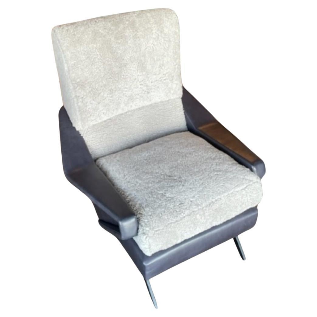 American MLB Trousdale Armchair in Shearling and Black Leather For Sale