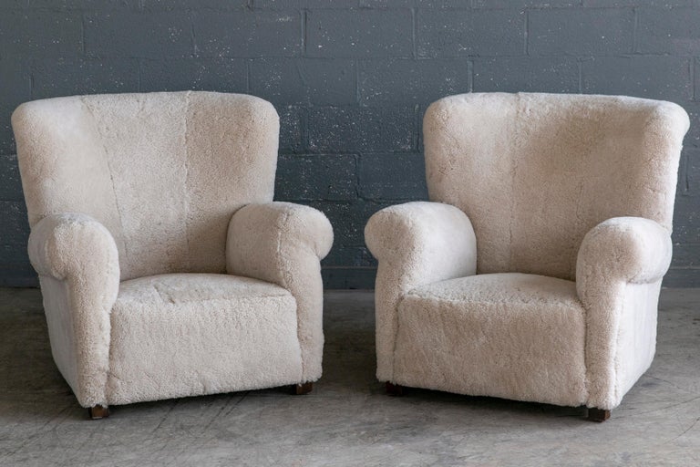 Pair of sublime large scale pair of model 1518 lounge club chairs made by Fritz Hansen in the late 1930s or early 1940s. Superbly comfortable chairs with their dramatically low and wide proportions have charming and very strong presence to anchor