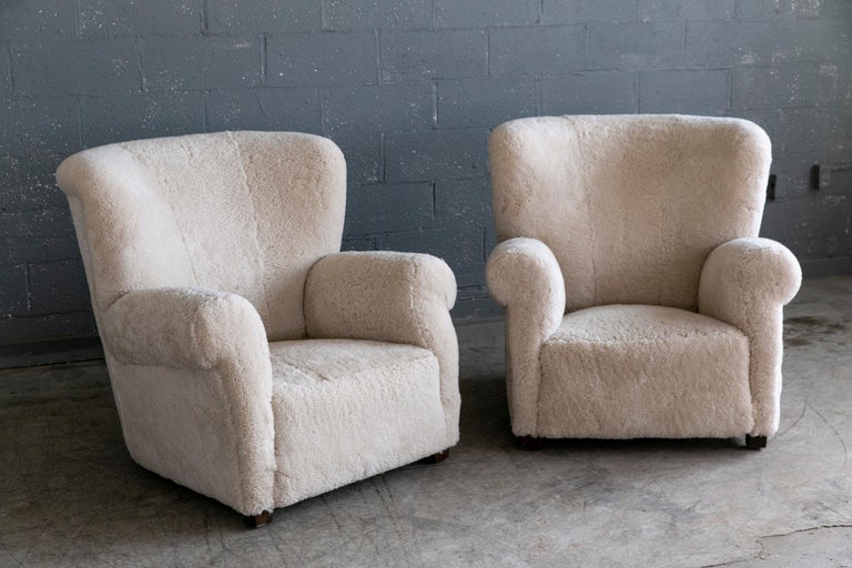Mid-Century Modern Shearling Pair of Danish Fritz Hansen Model 1518 Large Size Club Chairs 1940's For Sale