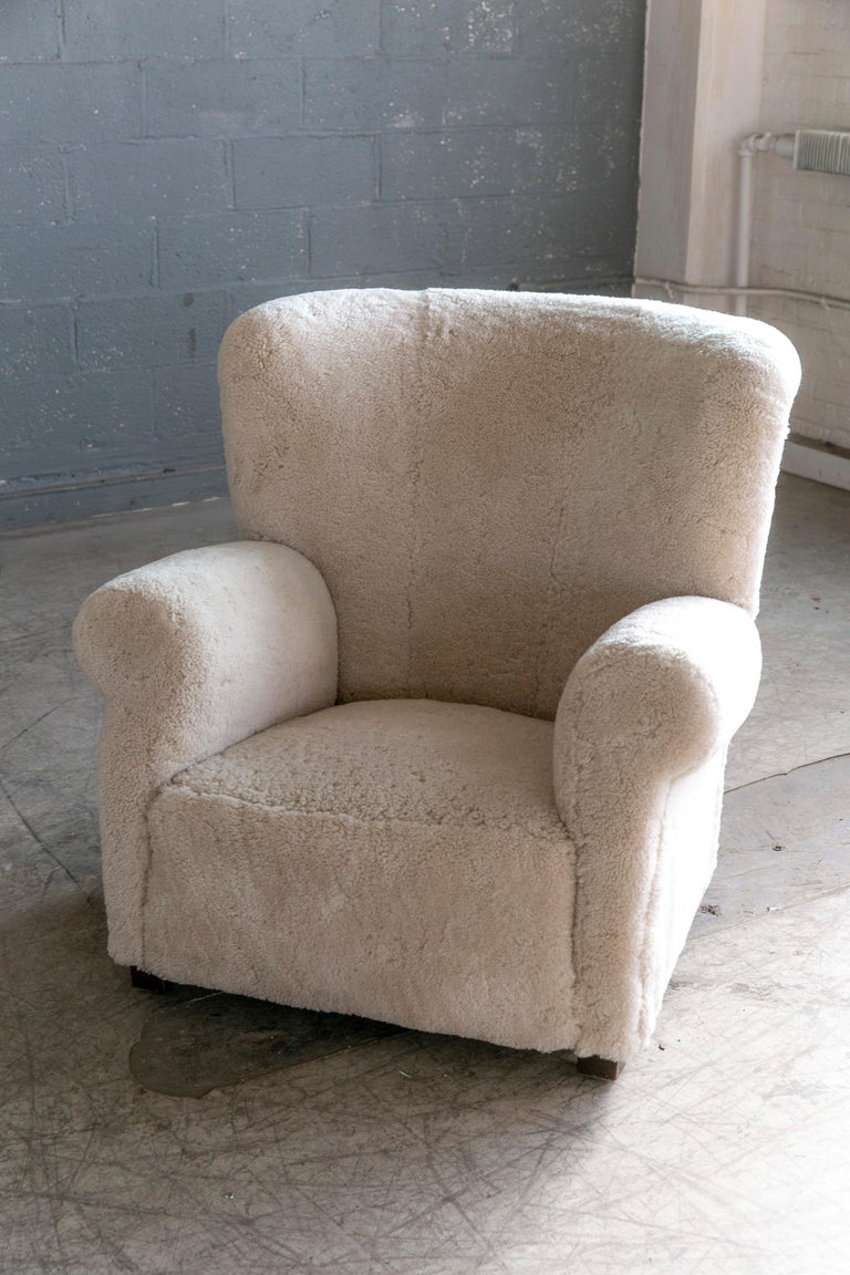 Mid-20th Century Shearling Pair of Danish Fritz Hansen Model 1518 Large Size Club Chairs 1940's For Sale