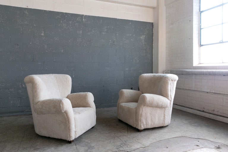 Shearling Pair of Danish Fritz Hansen Model 1518 Large Size Club Chairs 1940's For Sale 3