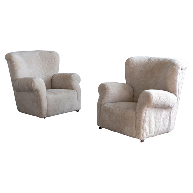Shearling Pair of Danish Fritz Hansen Model 1518 Large Size Club Chairs 1940's For Sale