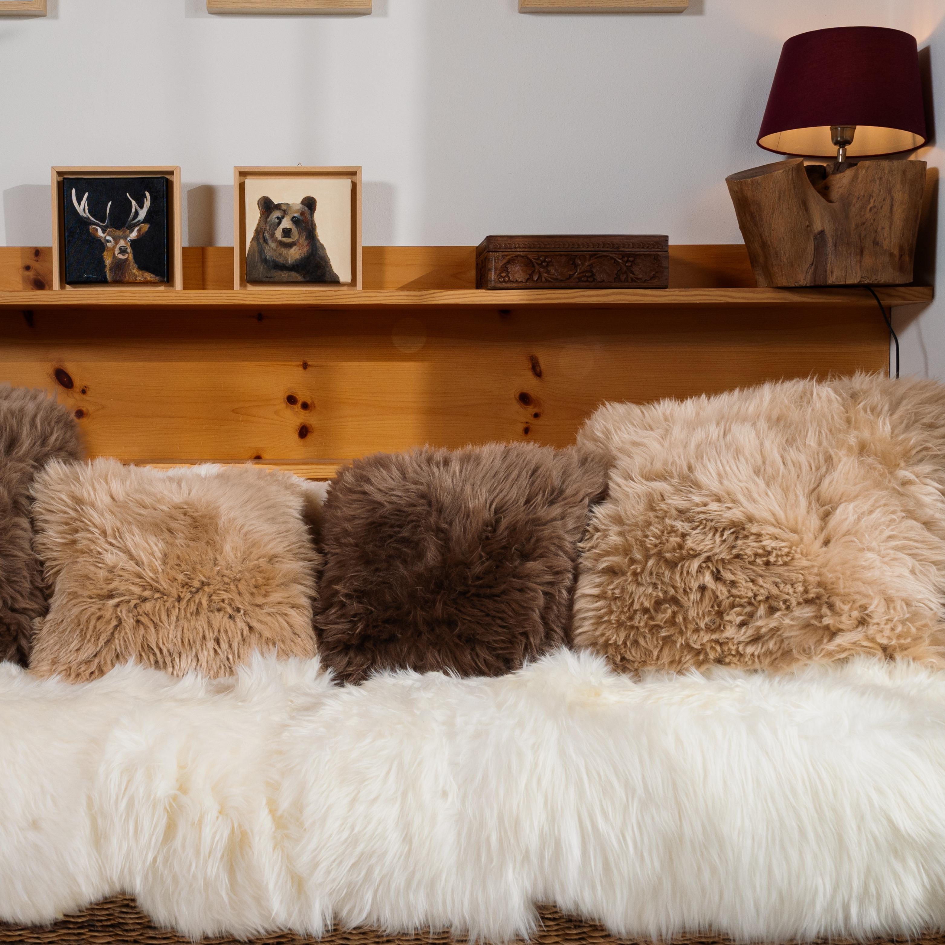 Cojín de piel de oveja marrón de Muchi Decor, Made in Italy en Nuevo estado para la venta en Poviglio, IT