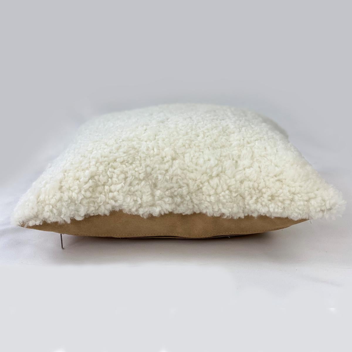 Scandinavo moderno Cuscino di pelle di pecora Shearling, quadrato bianco 16x16  40x40cm in vendita