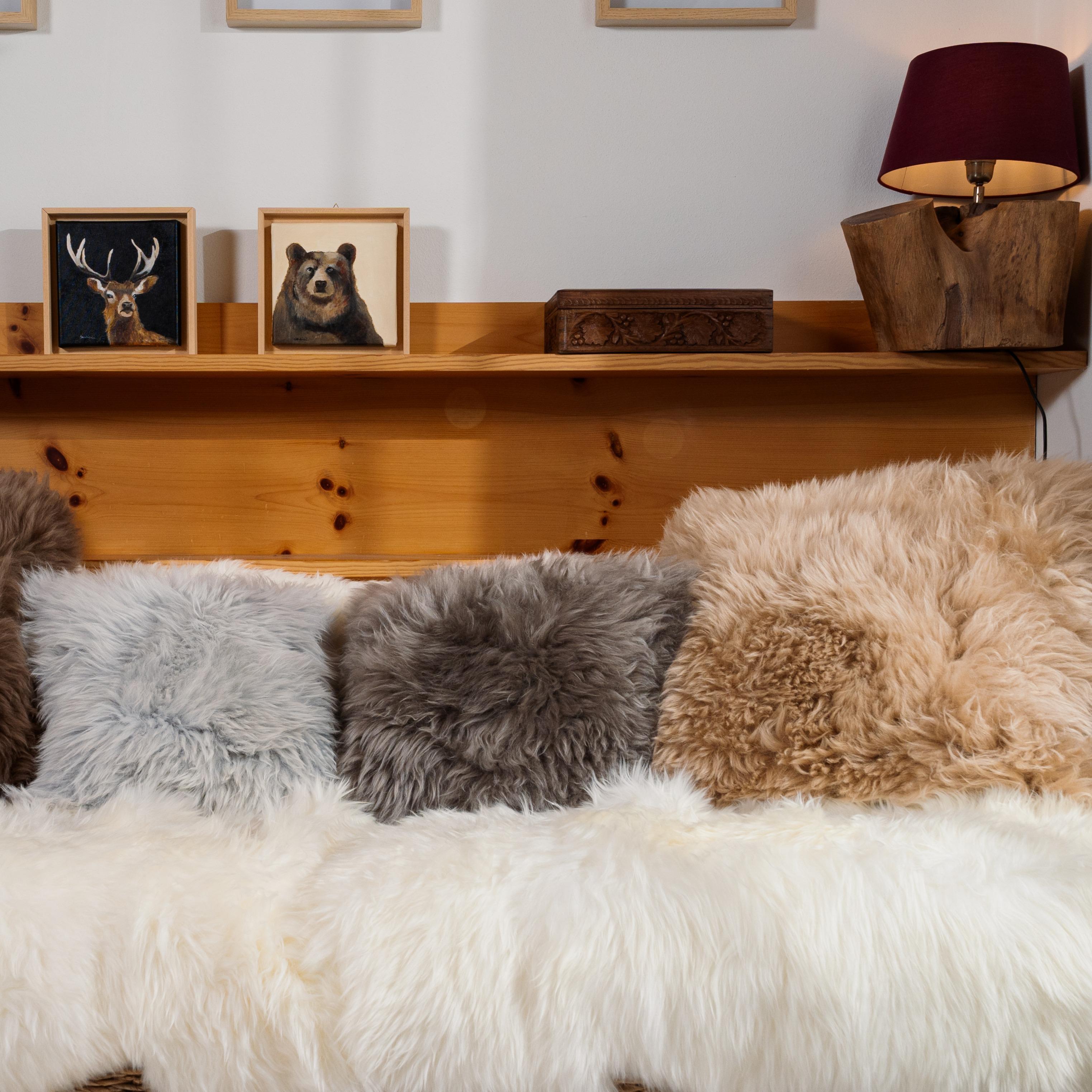 Graues Kissen aus Shearling-Schaffell und Stein von Muchi Decor, hergestellt in Italien im Zustand „Neu“ im Angebot in Poviglio, IT