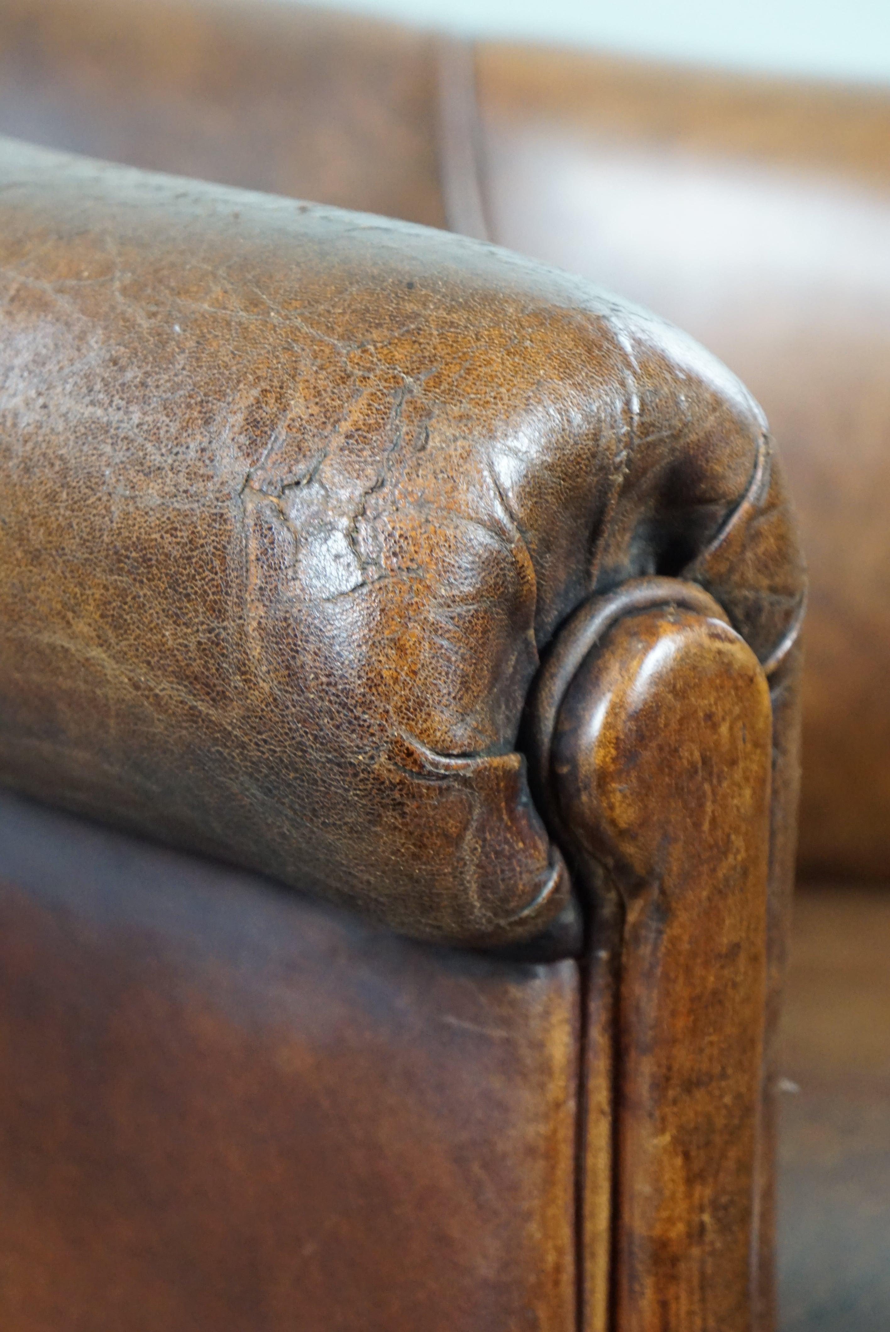 Sheep leather club armchair with a beautiful patina and a tone-on-tone piping For Sale 2