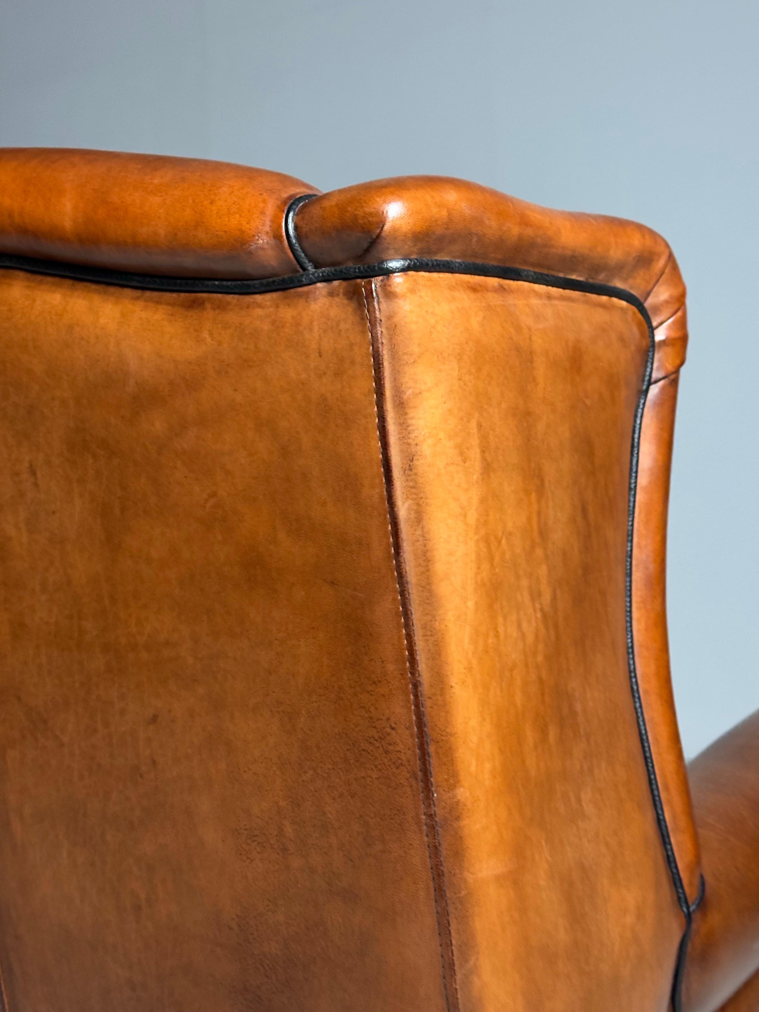 Poltrona wingback in pelle di pecora in vendita 1