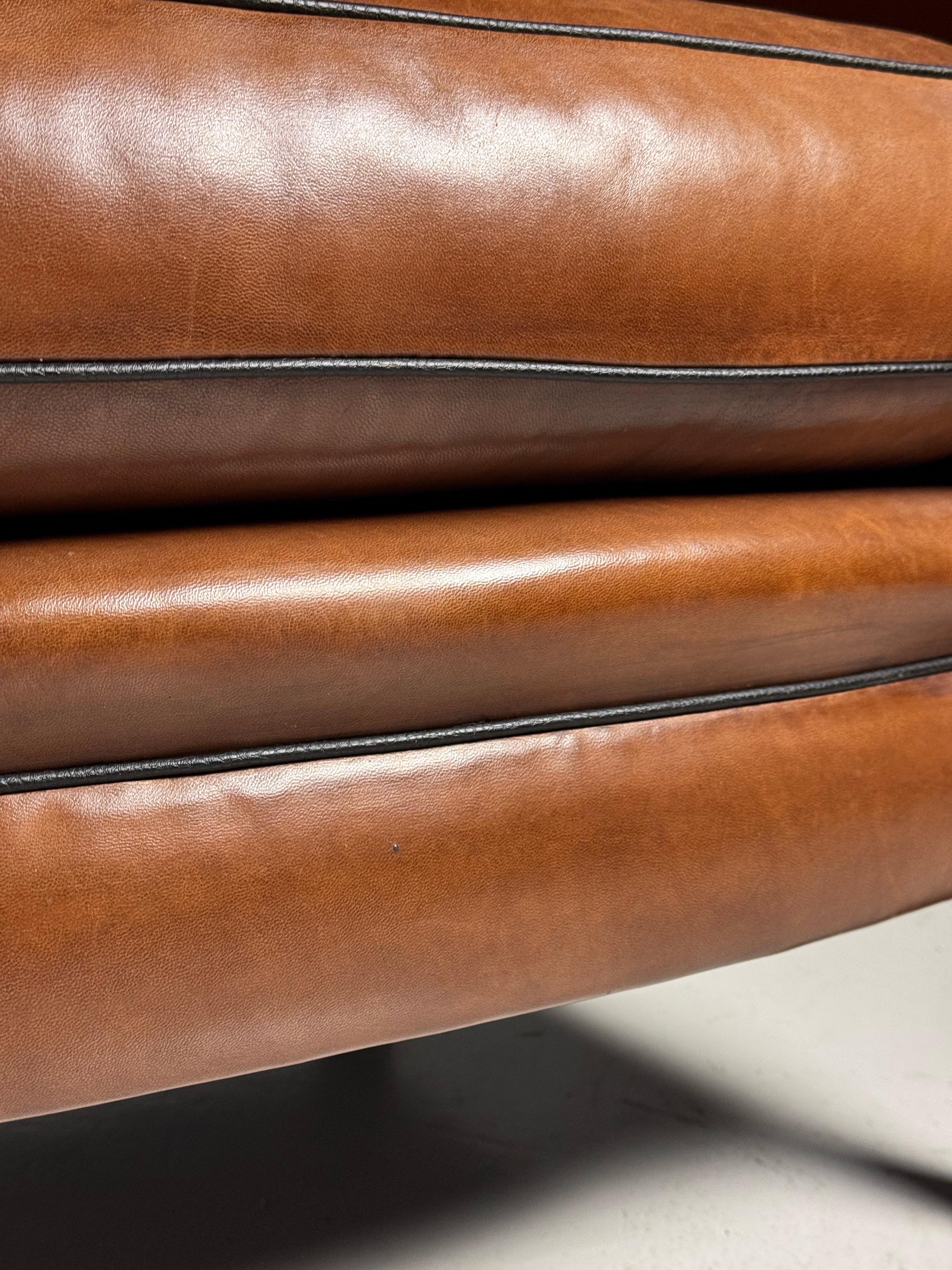 Poltrona wingback in pelle di pecora in vendita 3