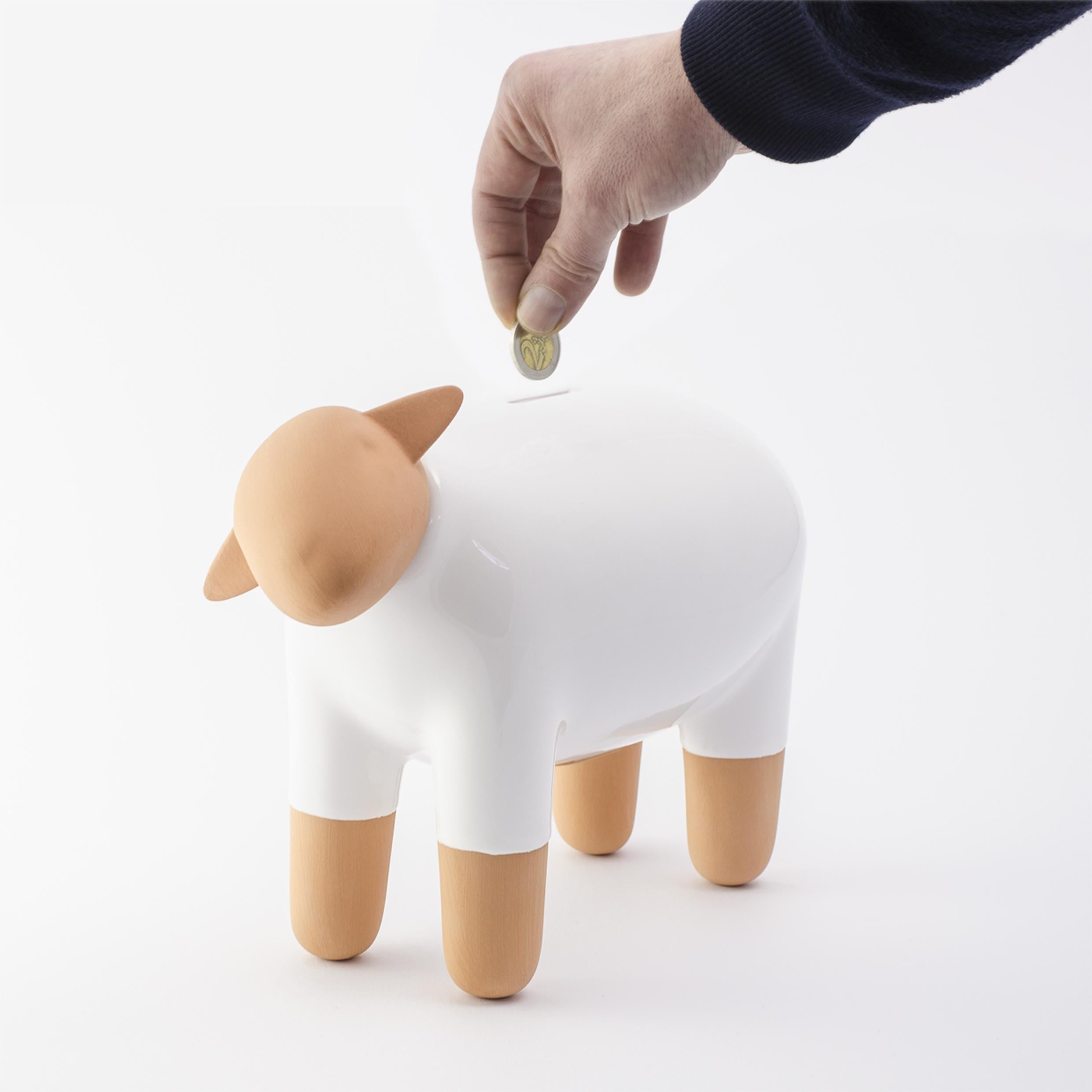 These splendid ceramic creations are born from the artistic laboratory of Mosche Bianche. 

The piggy bank, a means that has always been used to remind us of the importance of saving, takes on a playful and artistic role with the shape of a sheep,