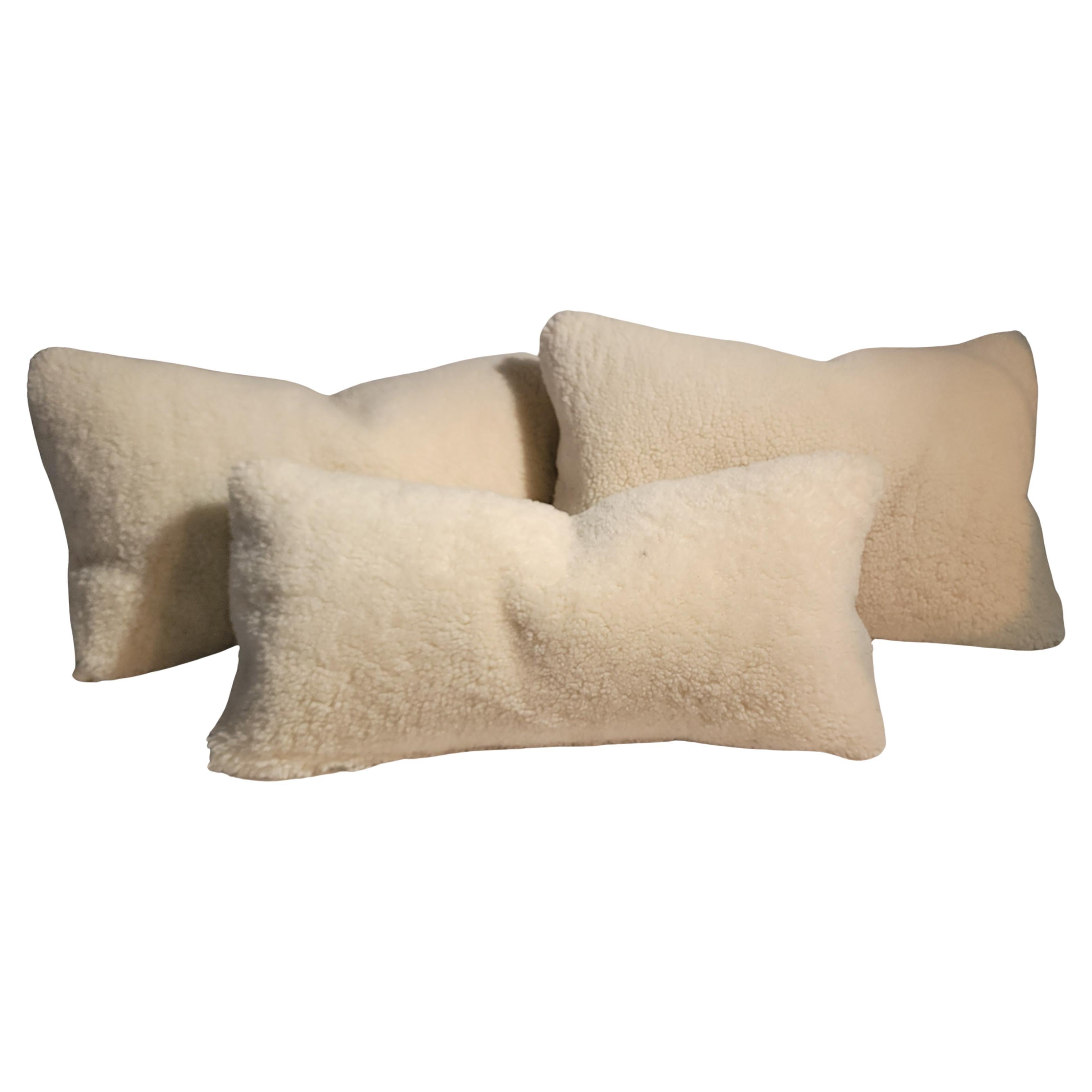 Cuscini in pelle di pecora con supporto in lino homepun -3 in vendita