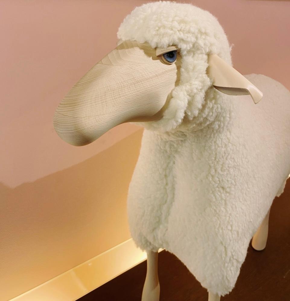 Handmade sheep white wool plush by Hans-Peter Krafft, Meier Germany.  For Sale 2