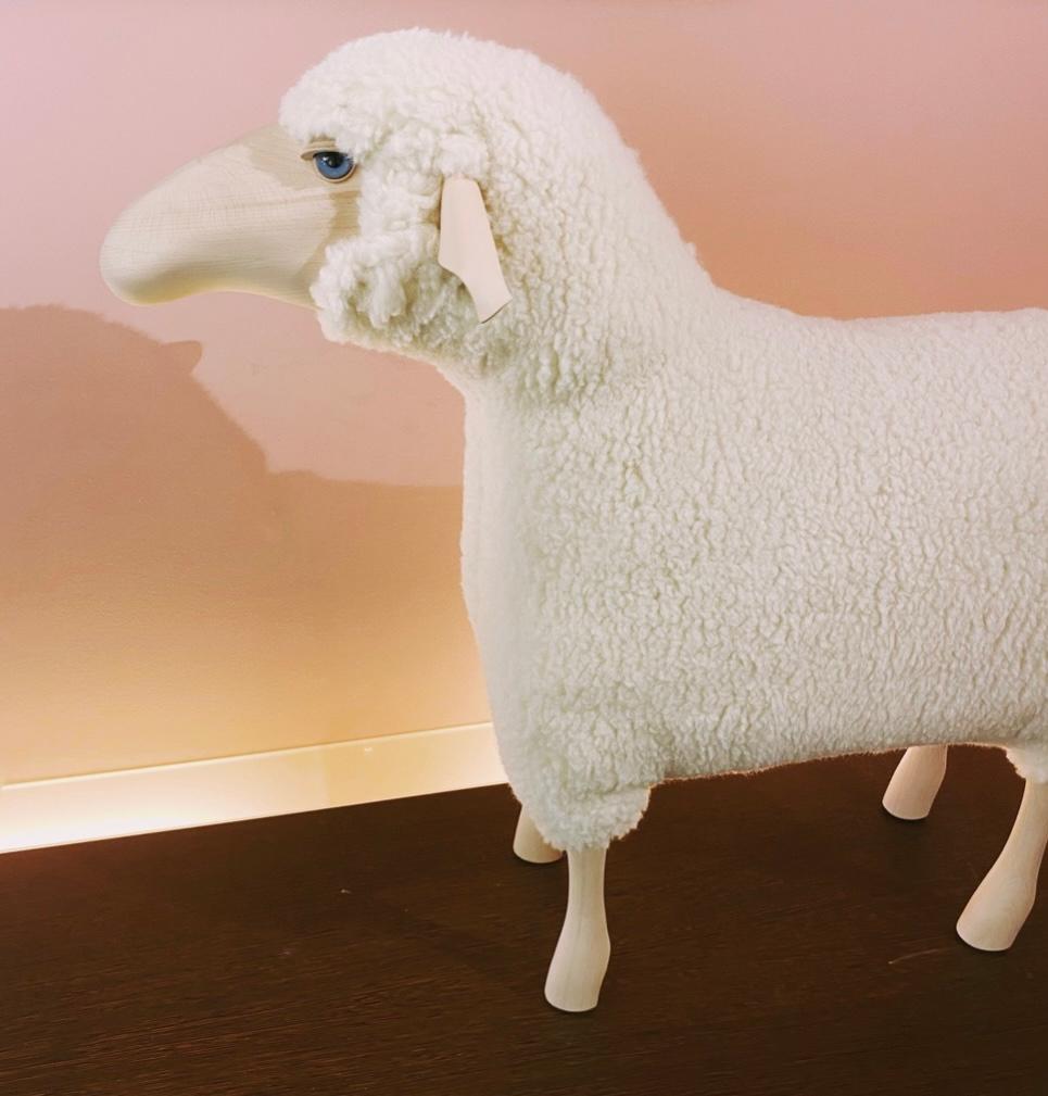 Sheep, white wool plush, beech wood by Hans-Peter Krafft, Meier Germany In New Condition For Sale In Renens, CH
