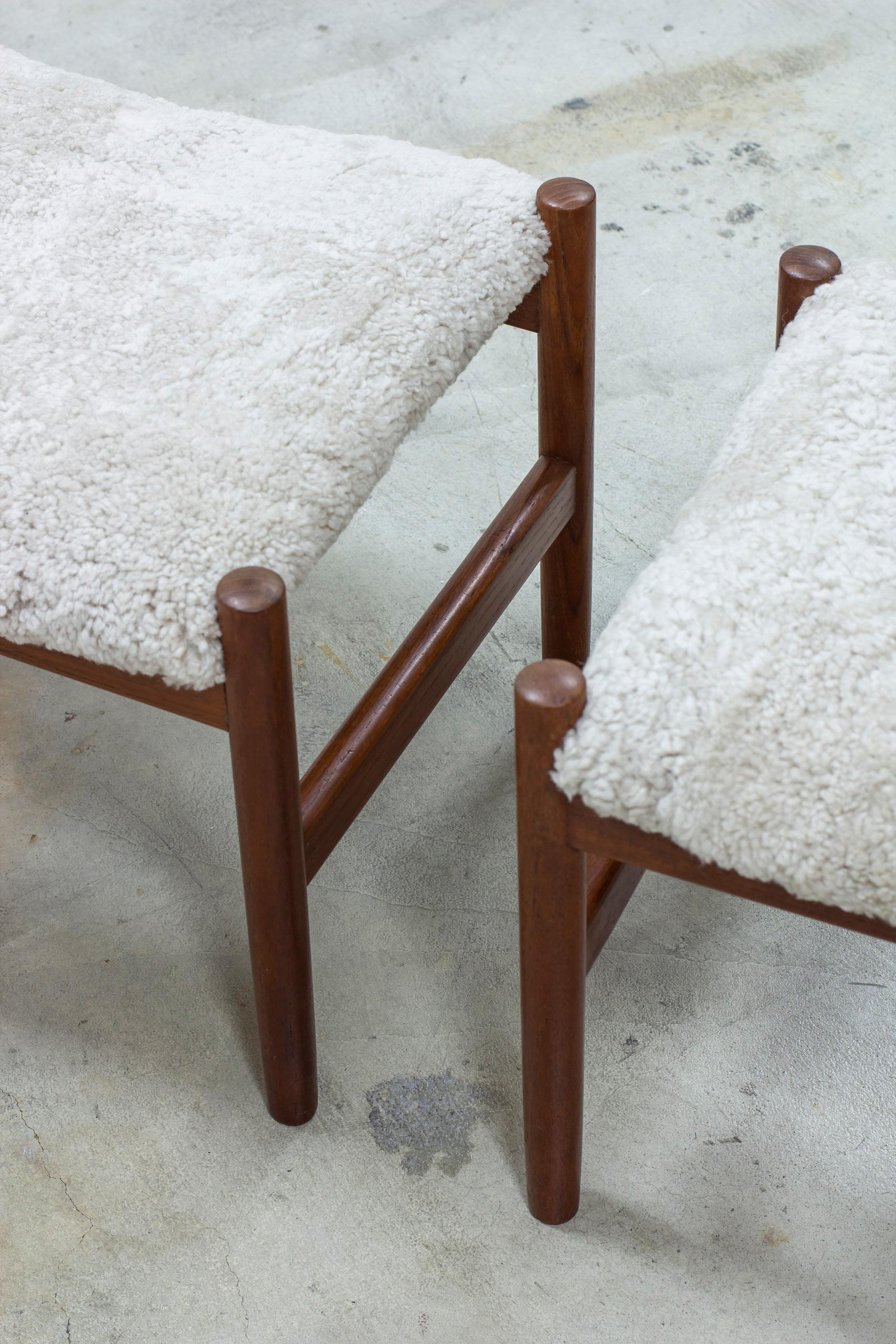 Sheepskin and teak stools by Hugo Frandsen, Spøttrup, Denmark In Good Condition In Hägersten, SE