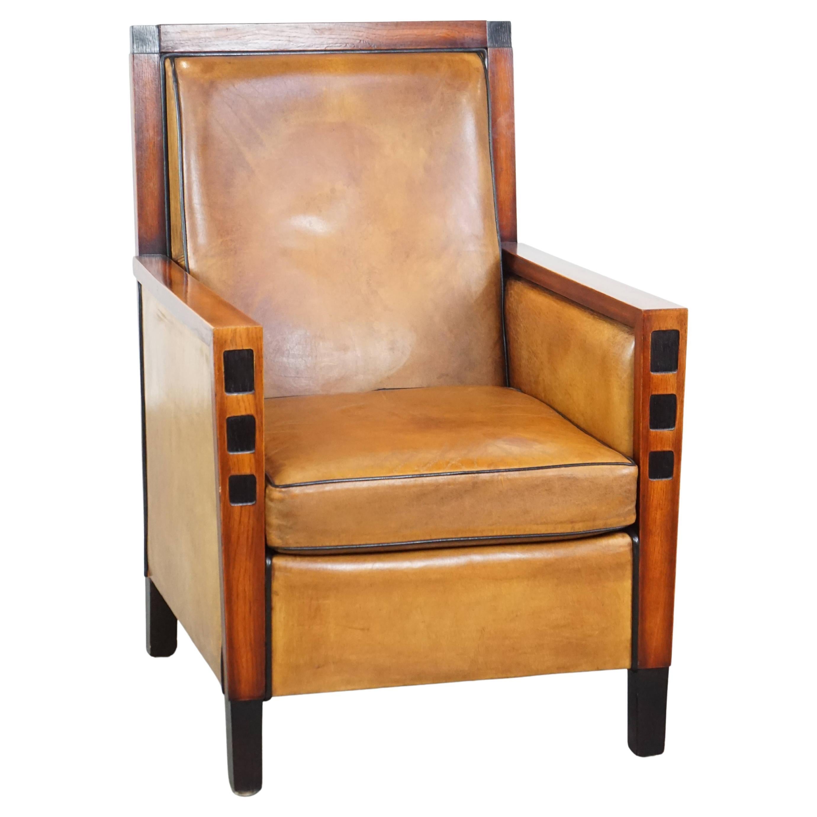 Sheepskin and wooden armchair in good condition with a beautiful Art Deco design