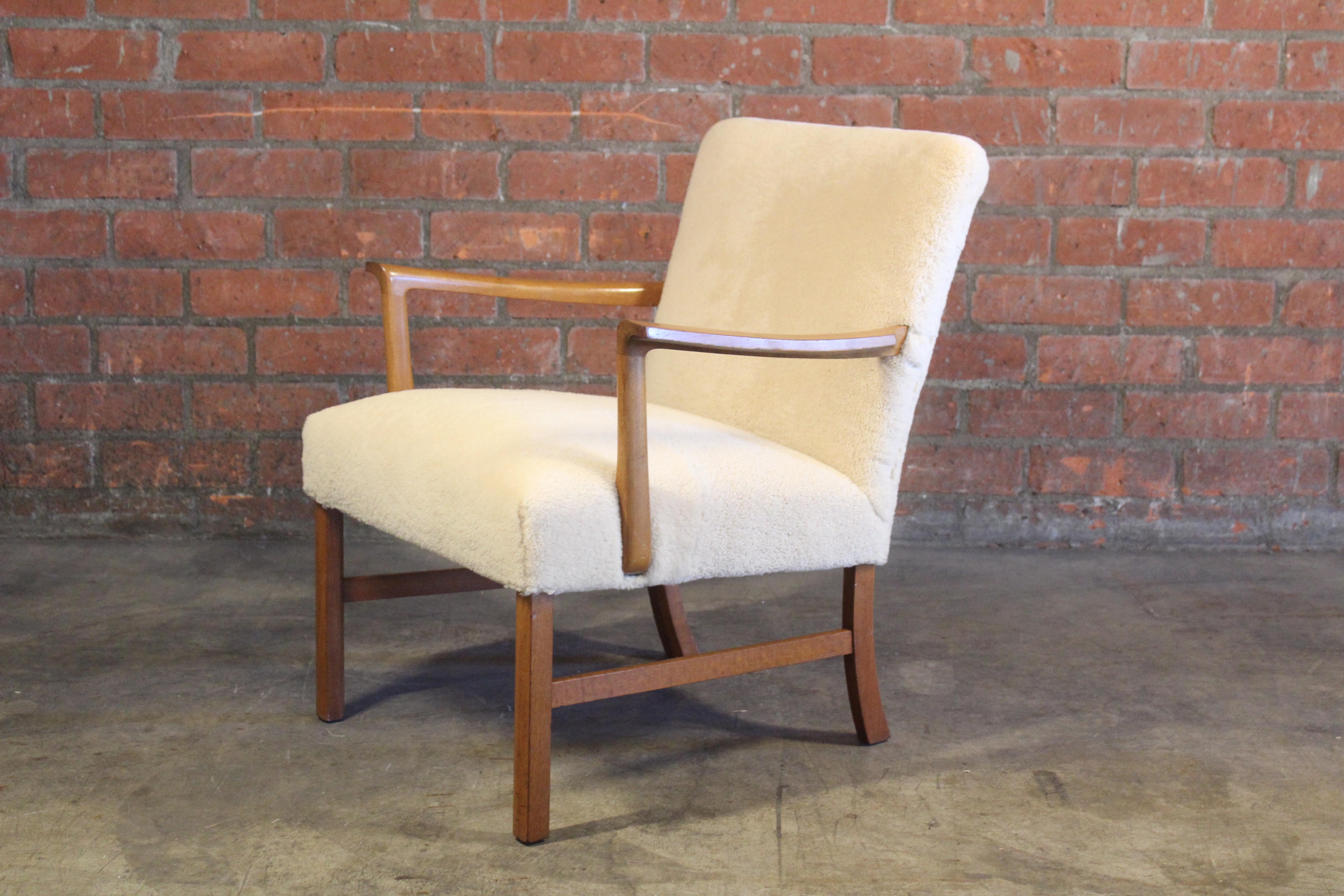 Sheepskin Armchair by Ole Wanscher for A.J Iverson, Denmark, 1950s In Good Condition In Los Angeles, CA