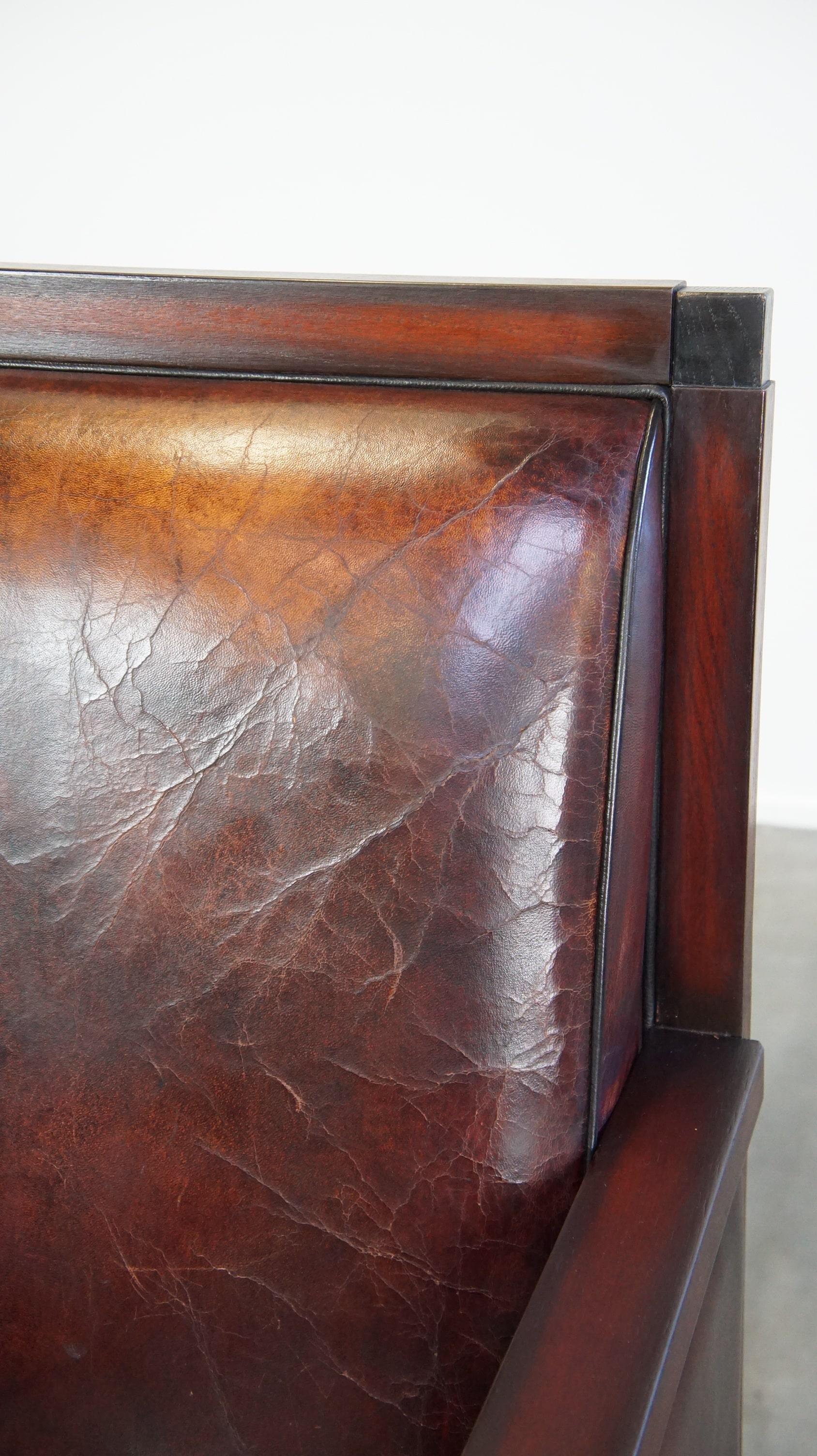 Fauteuil Art déco en peau de mouton combinée avec du bois et une belle patine. en vente 4