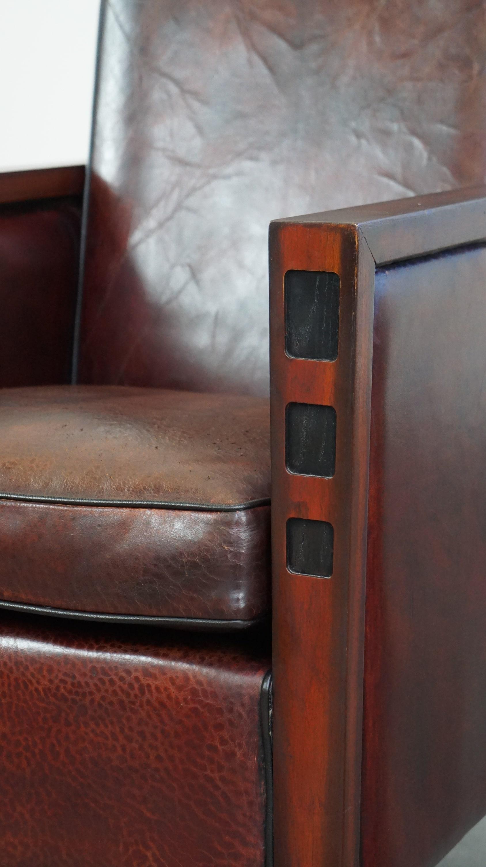 Fauteuil Art déco en peau de mouton combinée avec du bois et une belle patine. en vente 5