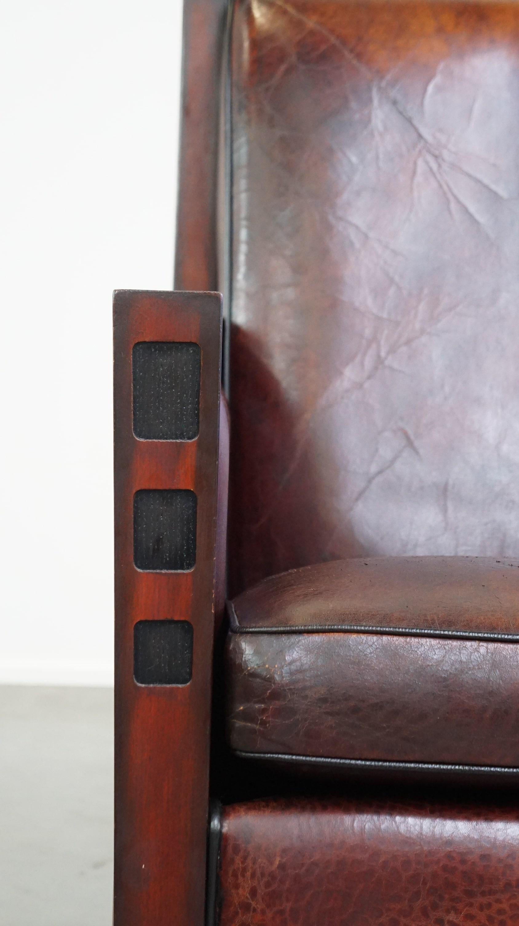 Fauteuil Art déco en peau de mouton combinée avec du bois et une belle patine. en vente 6