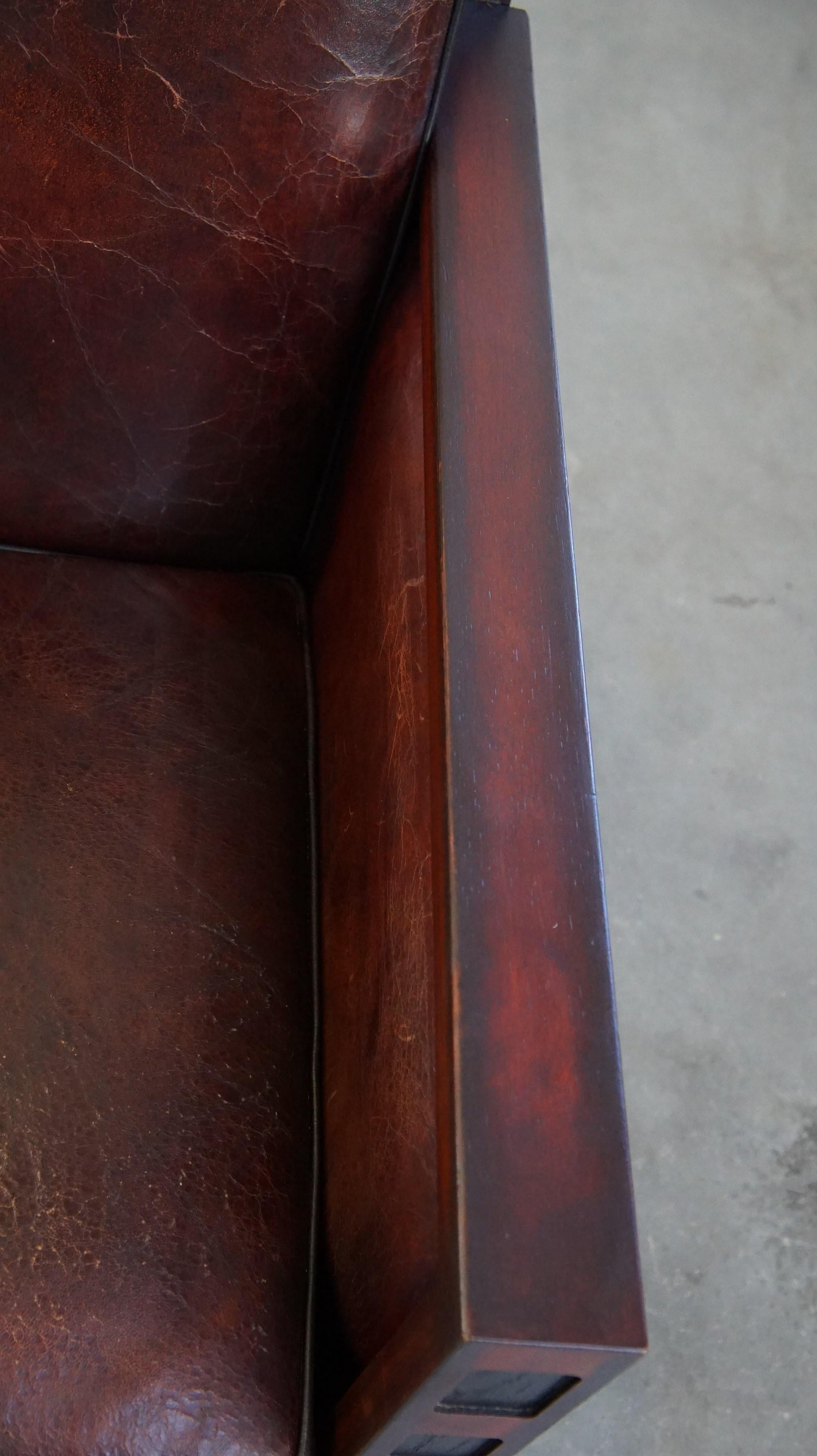 Fauteuil Art déco en peau de mouton combinée avec du bois et une belle patine. en vente 2