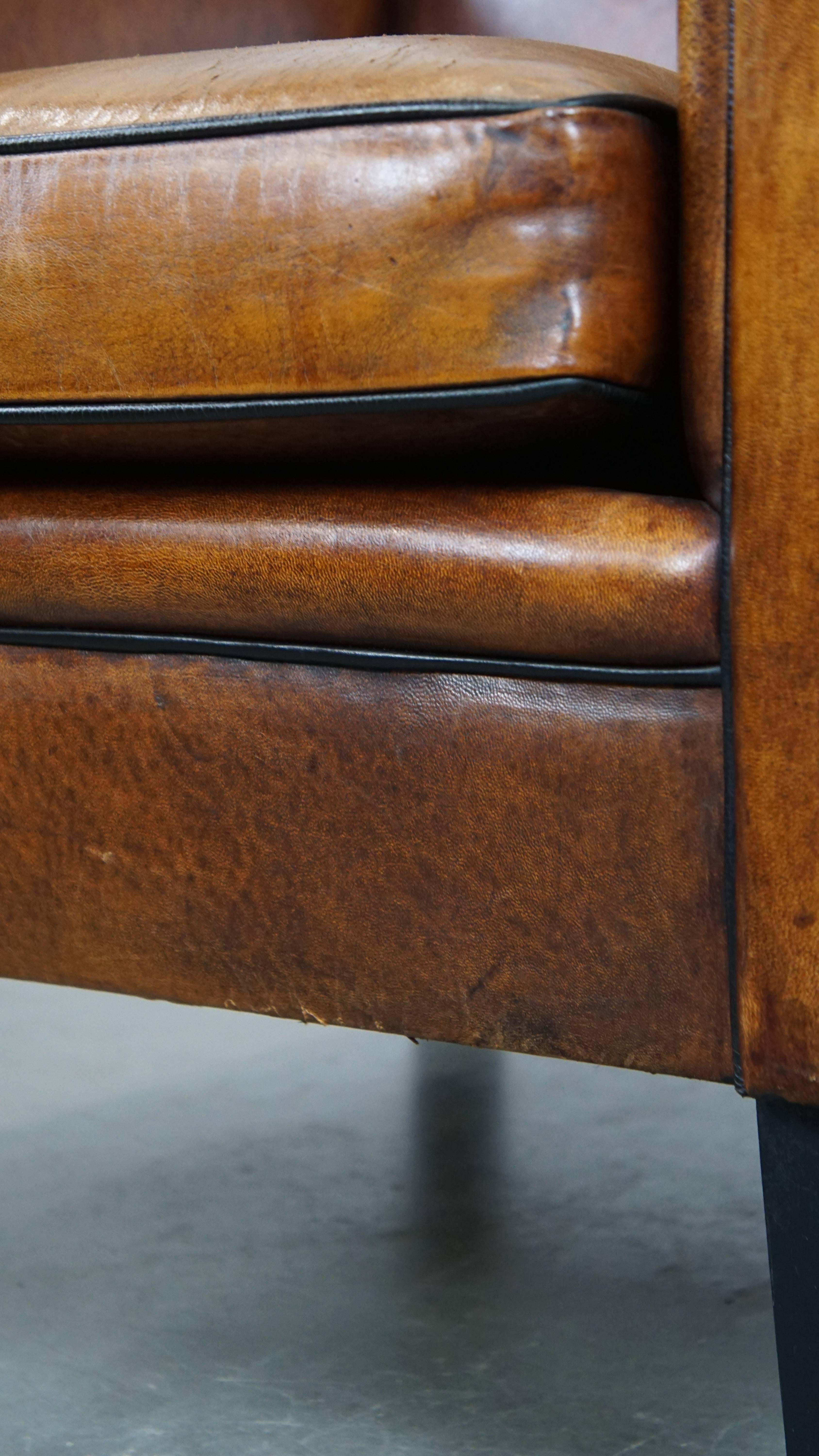 Art-Déco-Sessel aus Schafsleder in gutem Zustand, mit schwarzer Paspelierung im Angebot 3