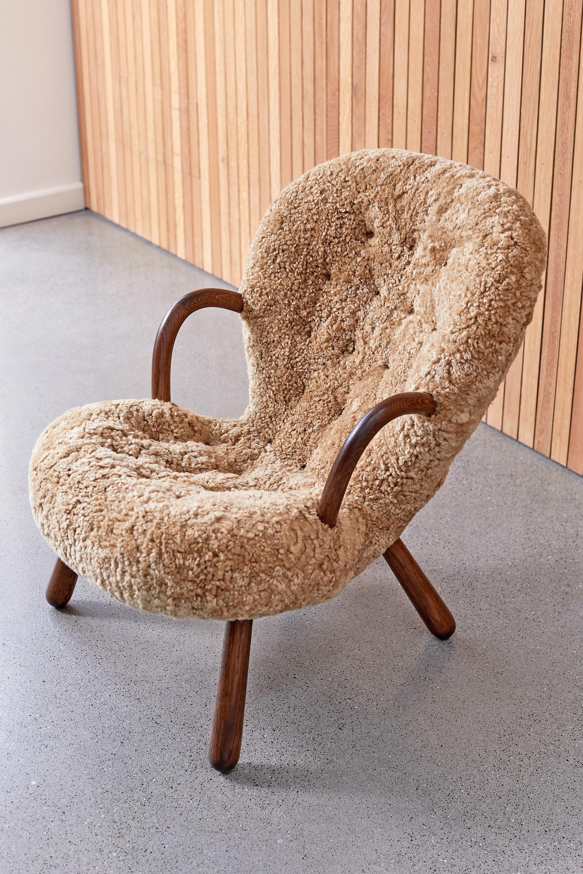 La chaise Clam en peau de mouton d'Arnold Madsen, nouvelle édition en vente 4