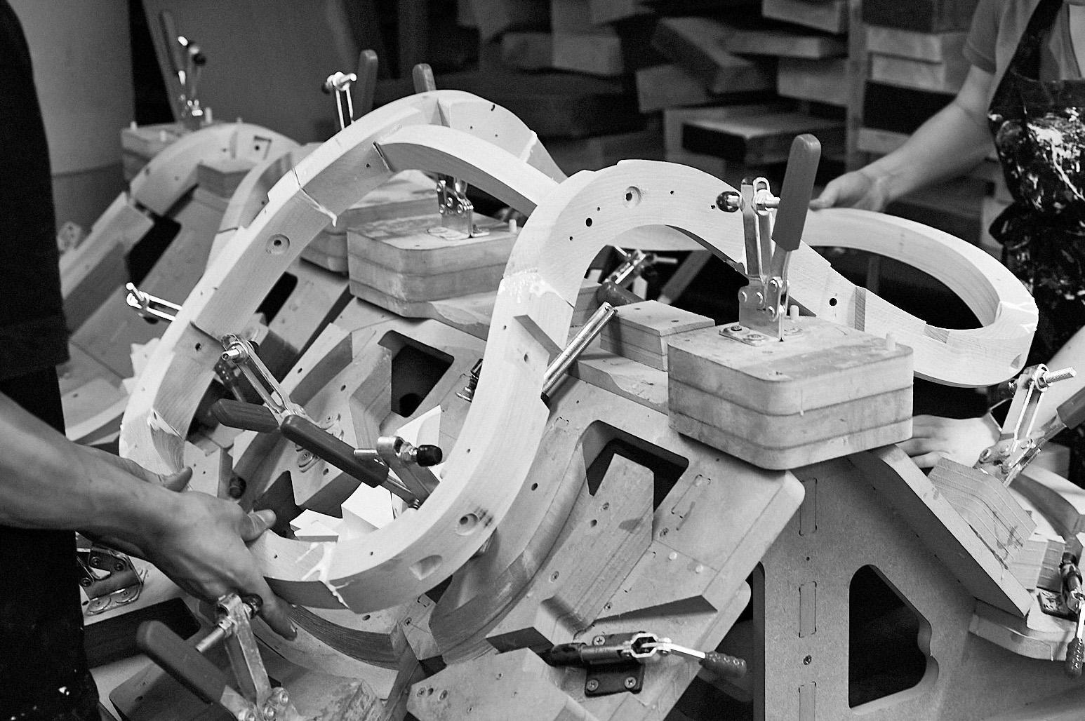 The Clam-Stuhl aus Schafsfell von Arnold Madsen – Neuausgabe im Angebot 13