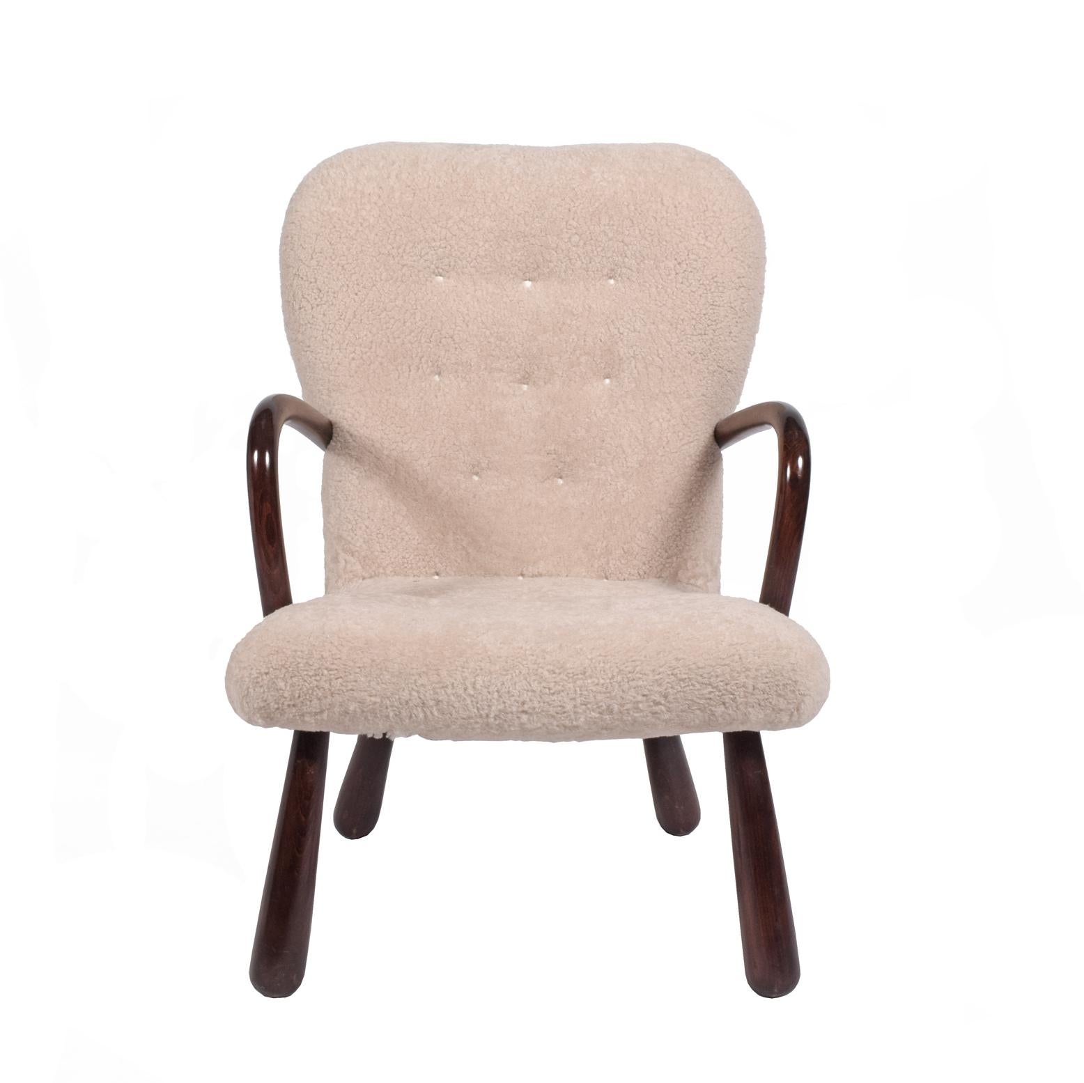 Sheepskin 'Clam' Easy Chair Attributed to Philip Arctander In Good Condition In Hudson, NY