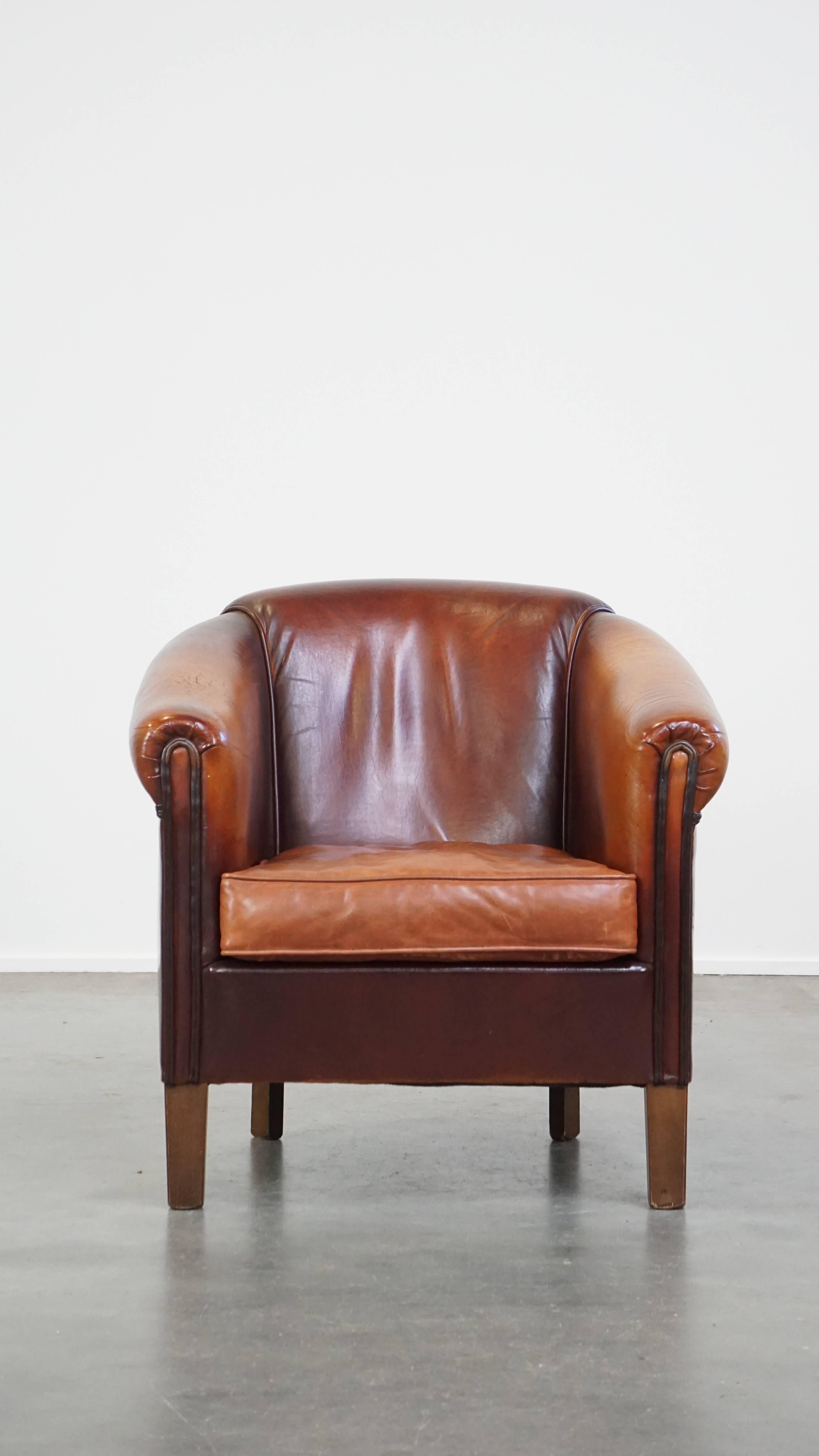 This amazing sheepskin club chair fits easily into almost any interior. It has a beautiful, correct finish and, if it were up to us, should not be missing in your home. It features a loose cowhide seat cushion and offers excellent seating comfort.