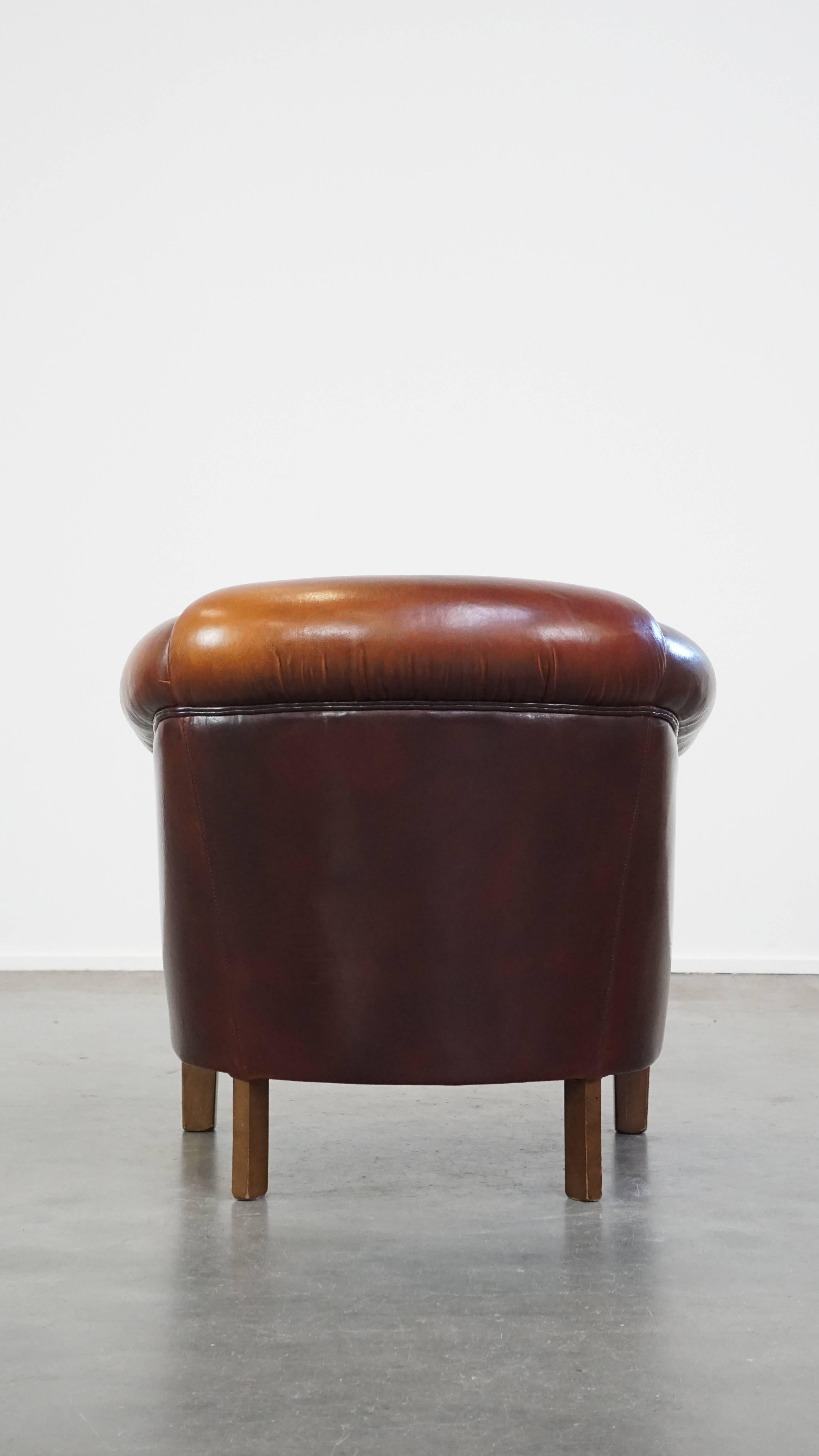 Sheepskin club chair with beautiful colors and comfortable seating In Good Condition For Sale In Harderwijk, NL