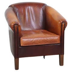 Fauteuil club en peau de mouton aux couleurs magnifiques et aux sièges confortables
