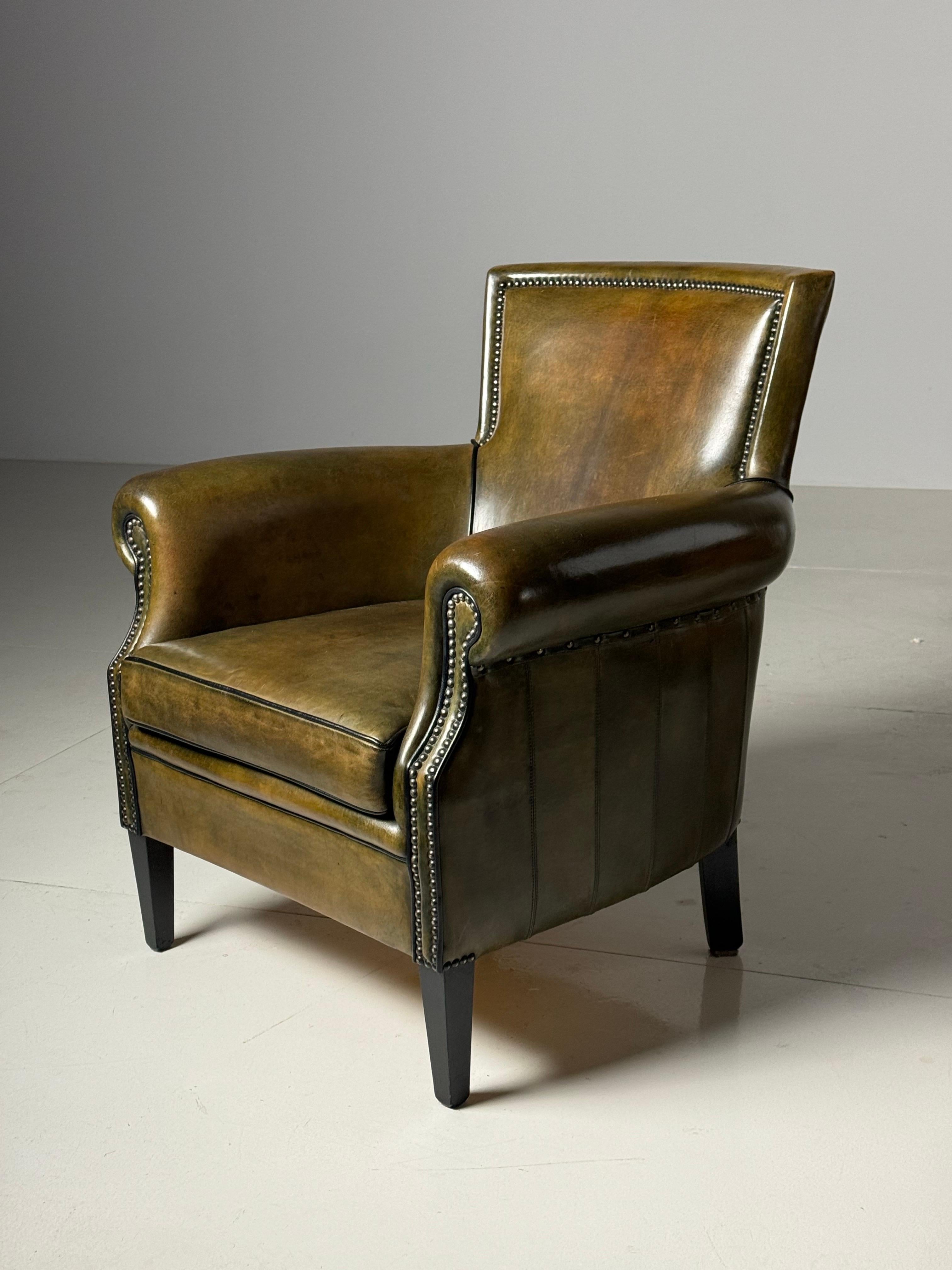 Sheepskin clubchair green leather For Sale 10