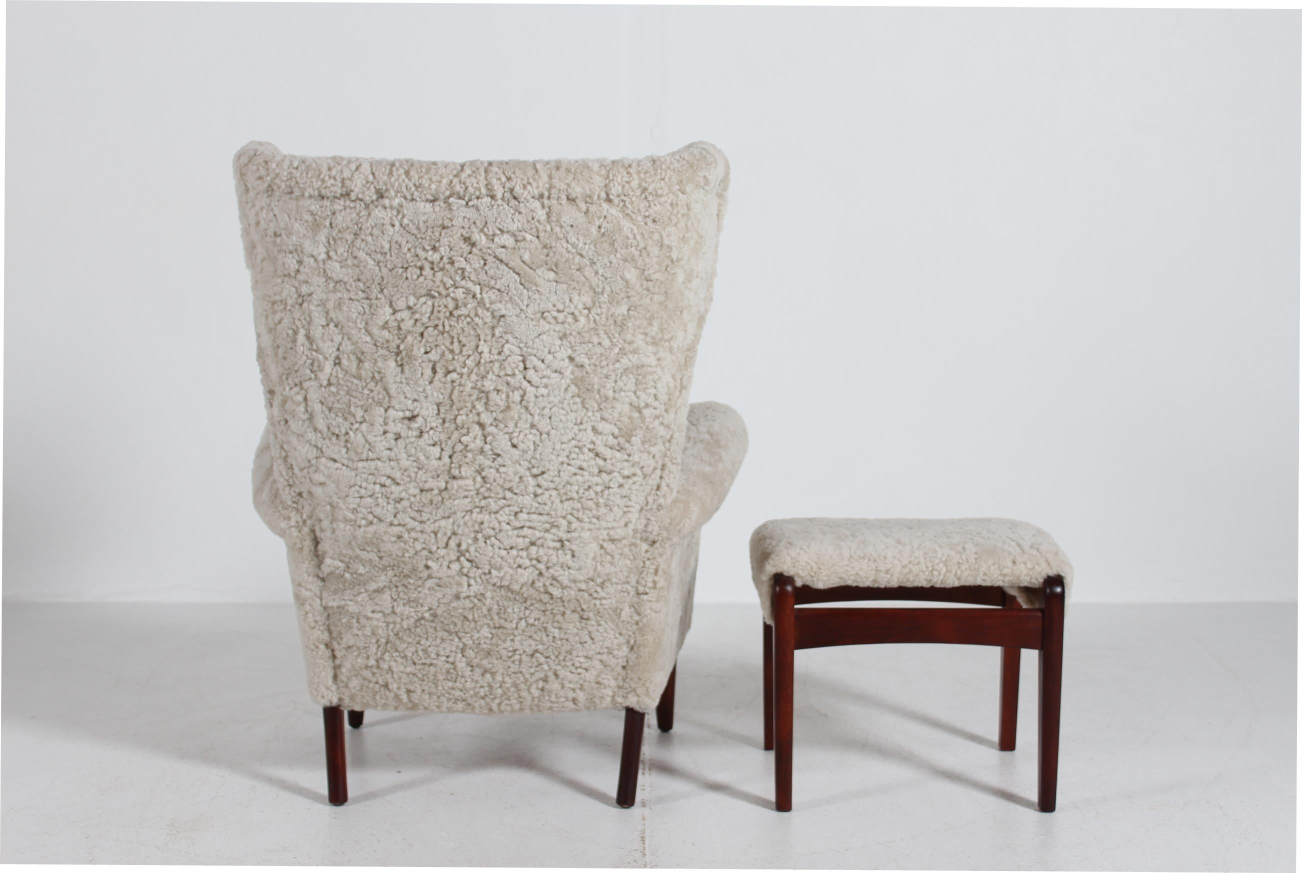 Mid-20th Century Sheepskin Fritz Hansen Wingback Lounge Chair model FH 8023 with Stool 1950 For Sale