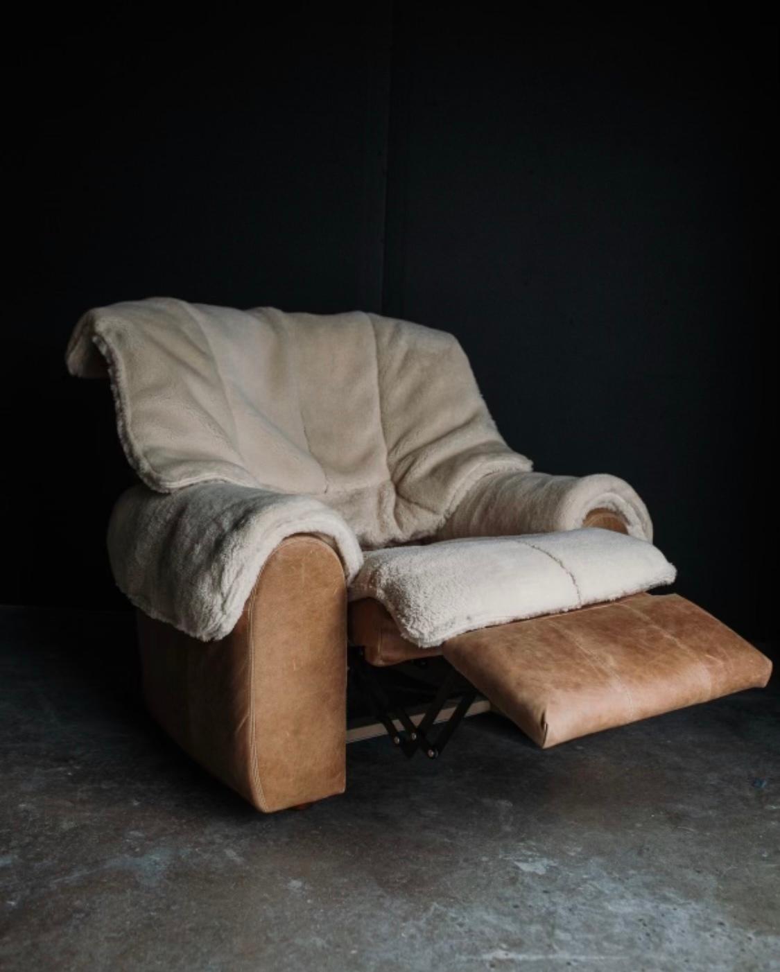 Post-Modern Sheepskin & Leather Alberto Rosselli for Saporiti Italia Style Lounge Chair For Sale